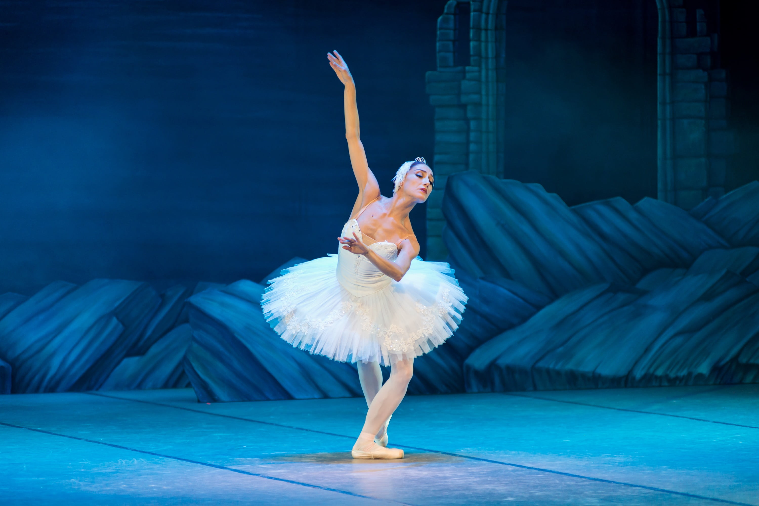dancing, body part, stage - performance space, human limb, elegance, fashion, swan, one woman only, balance, artist, ballerina, swan lake, limb, arts culture and entertainment, HD Wallpaper