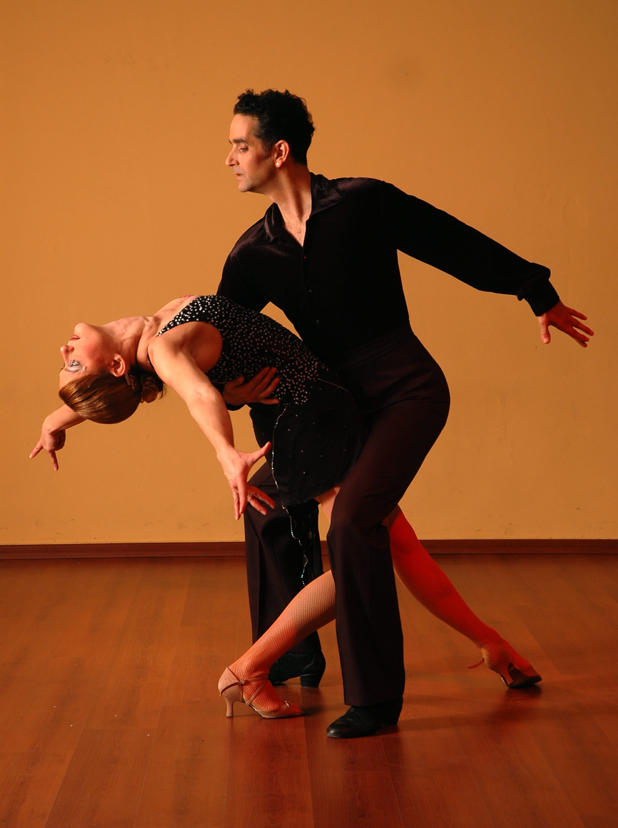 adult, style, hardwood floor, physical activity, performance, practicing, woman, active, girl, effort, dancing, tango, balance, indoors, passion, real people, Phone HD Wallpaper