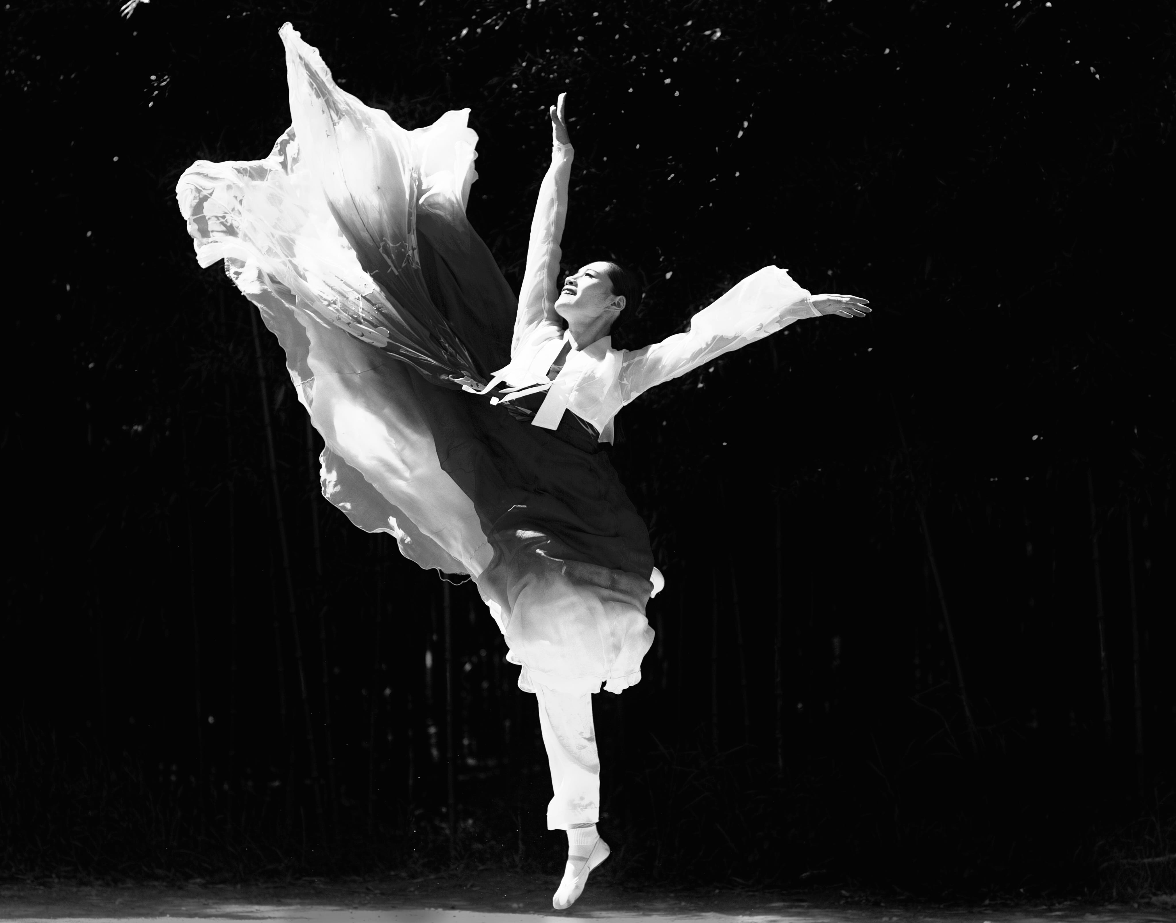 black background, adult, leg, beauty, ballet Dancer, black And White, female, arts culture and entertainment, performing arts event, 4K, elegance, females, HD Wallpaper
