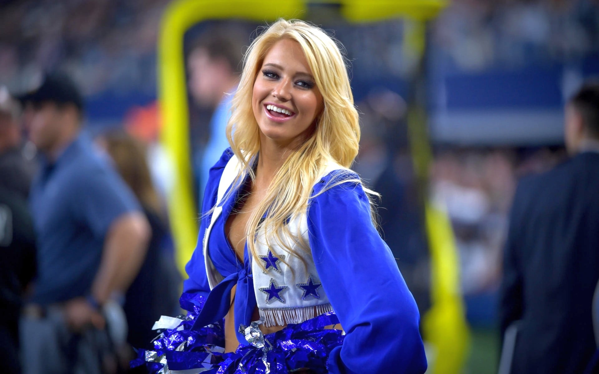 long eyelashes, Dallas Cowboys, arts culture and entertainment, beautiful people, uniform, happiness, blond hair, event, young adult, cheerful, music festival, HD Wallpaper