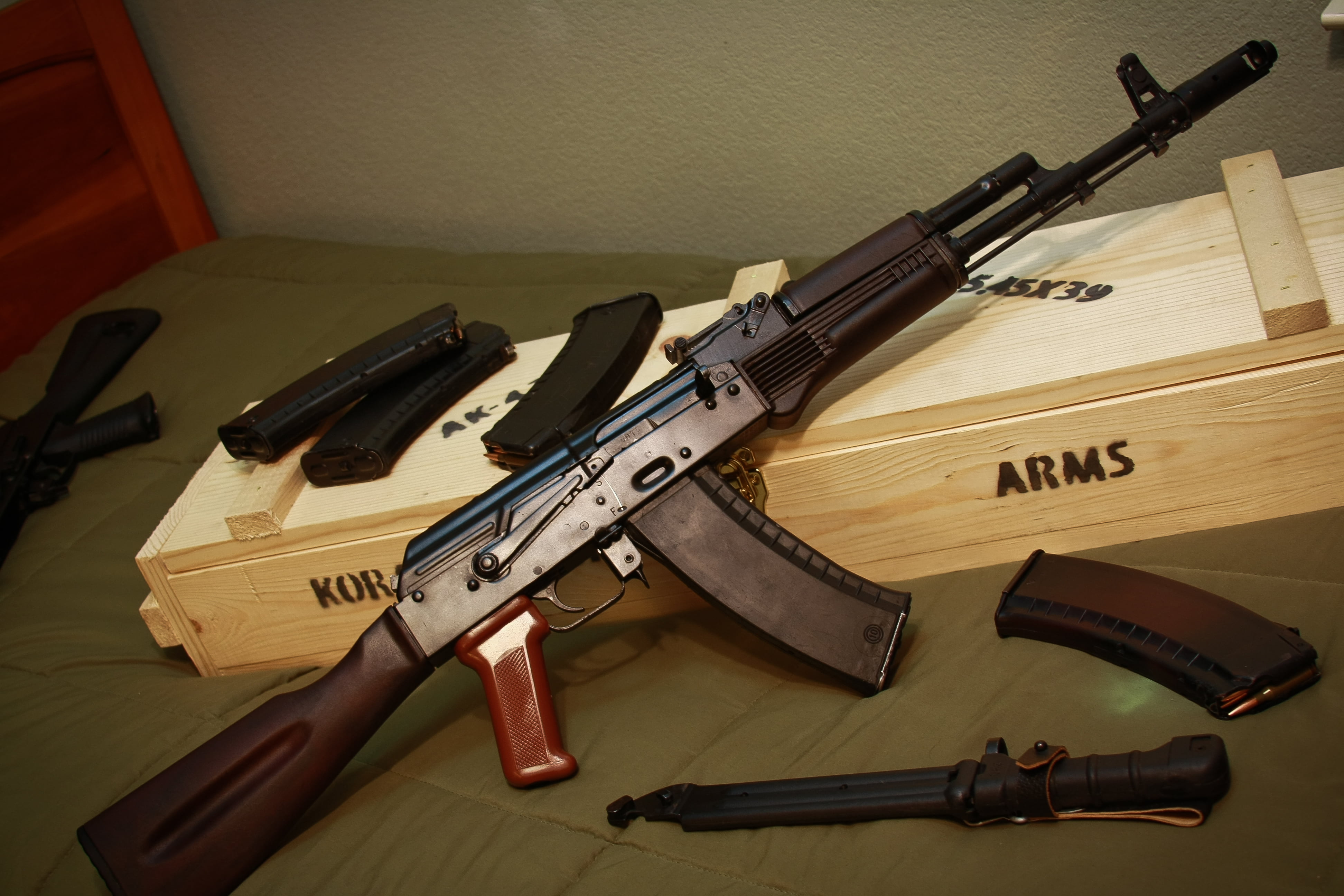 communication, choice, security, protection, Bulgarian AK-74, handgun, still life, weapons, bayonet, machine, crime, 4K, trigger, warning sign, aiming, HD Wallpaper