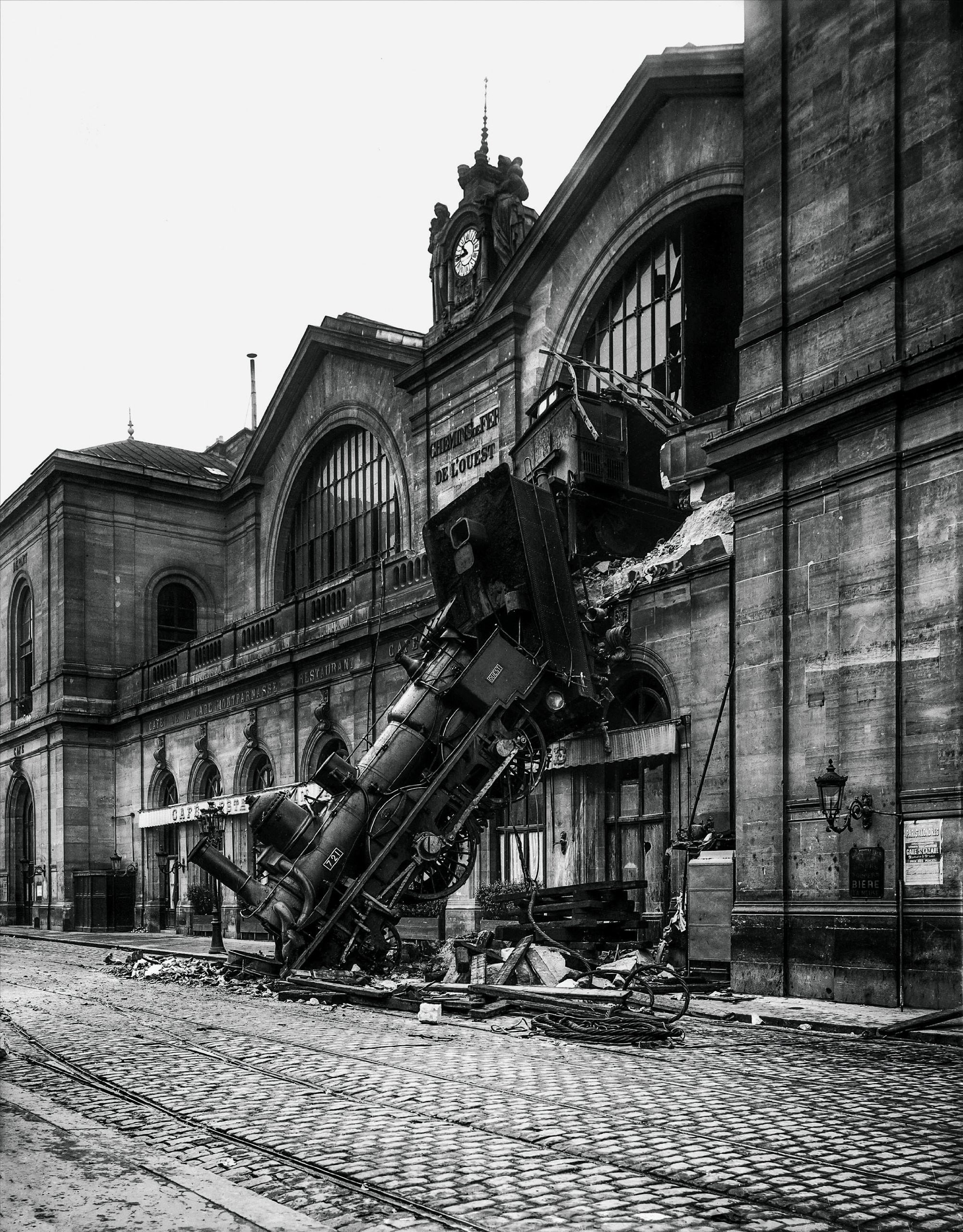 architecture, train station, train, portrait display, clocks, building, steam locomotive, old photos, railway, crash, monochrome, accidents, wreck, 2K, Phone HD Wallpaper