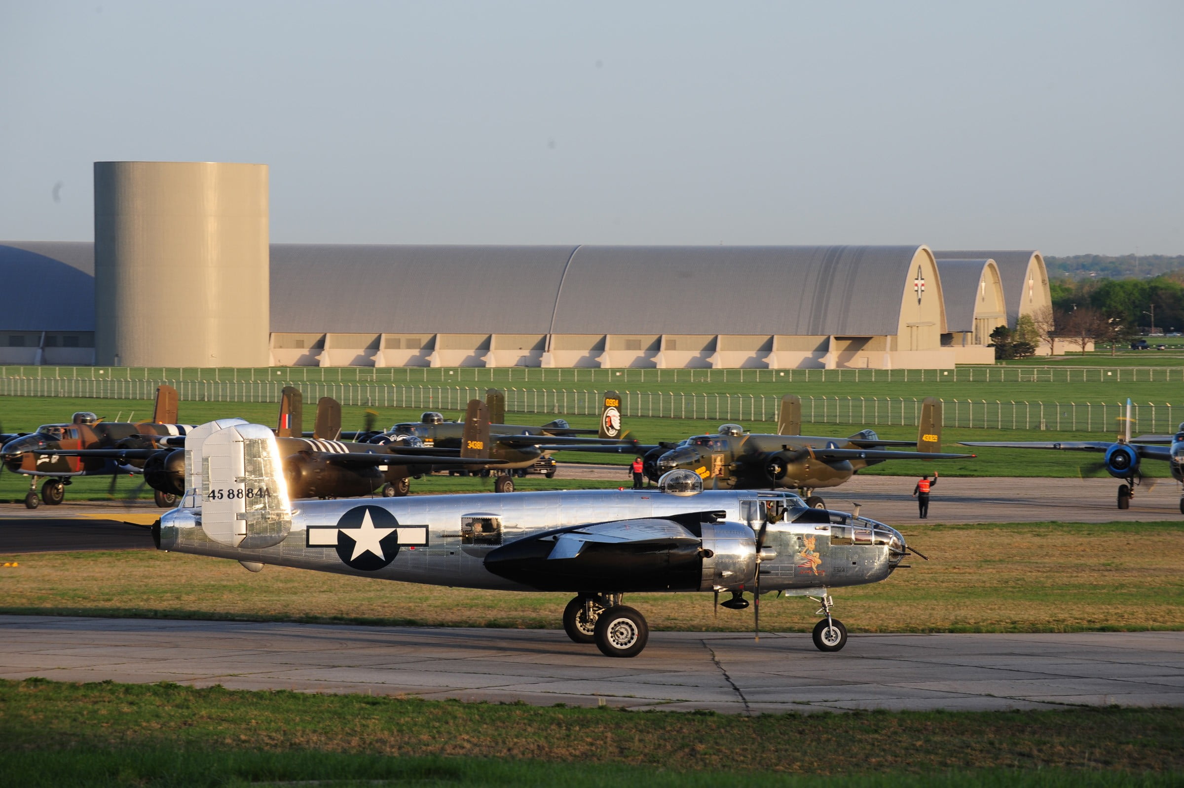 sky, real people, building exterior, incidental people, military, World War II, men, 1080P, airport, travel, Mitchell, vehicle, outdoors, black, architecture, HD Wallpaper