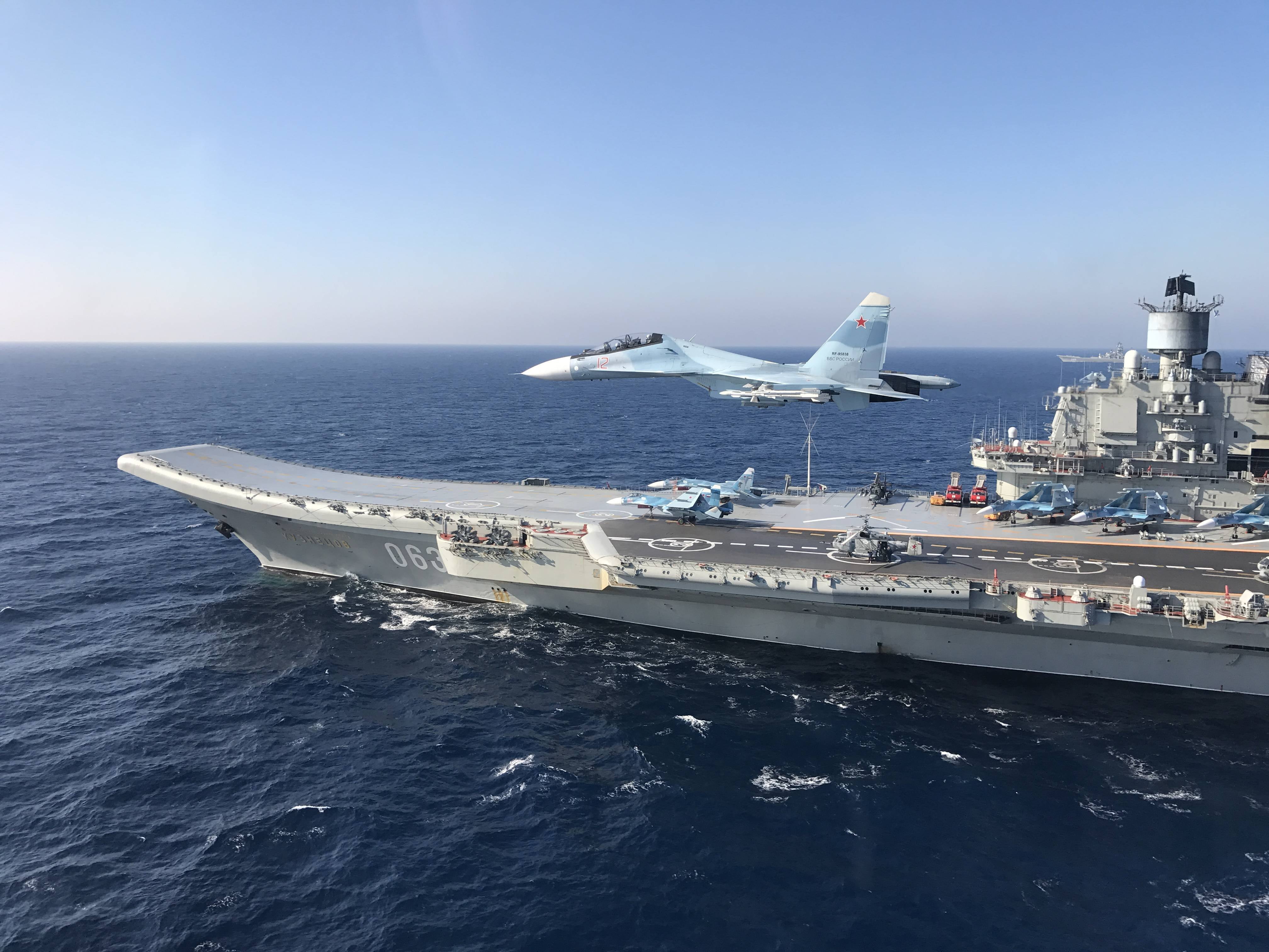 plane, horizon, horizon over water, air vehicle, gray, aerospace industry, flying, copy space, Heavy, Admiral Kuznetsov, aircraft, cruiser, nautical vessel, HD Wallpaper