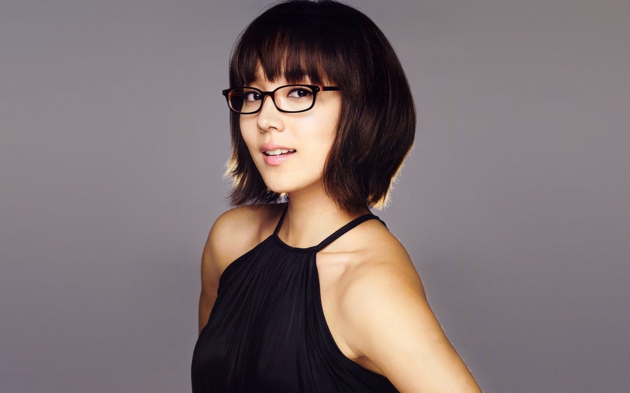 bangs, short hair, Dress, glasse, eugene, hd, girls, gray, art, black, glasses, background, short, women, black dress, Asians, kim, people, hair, 720P, HD Wallpaper