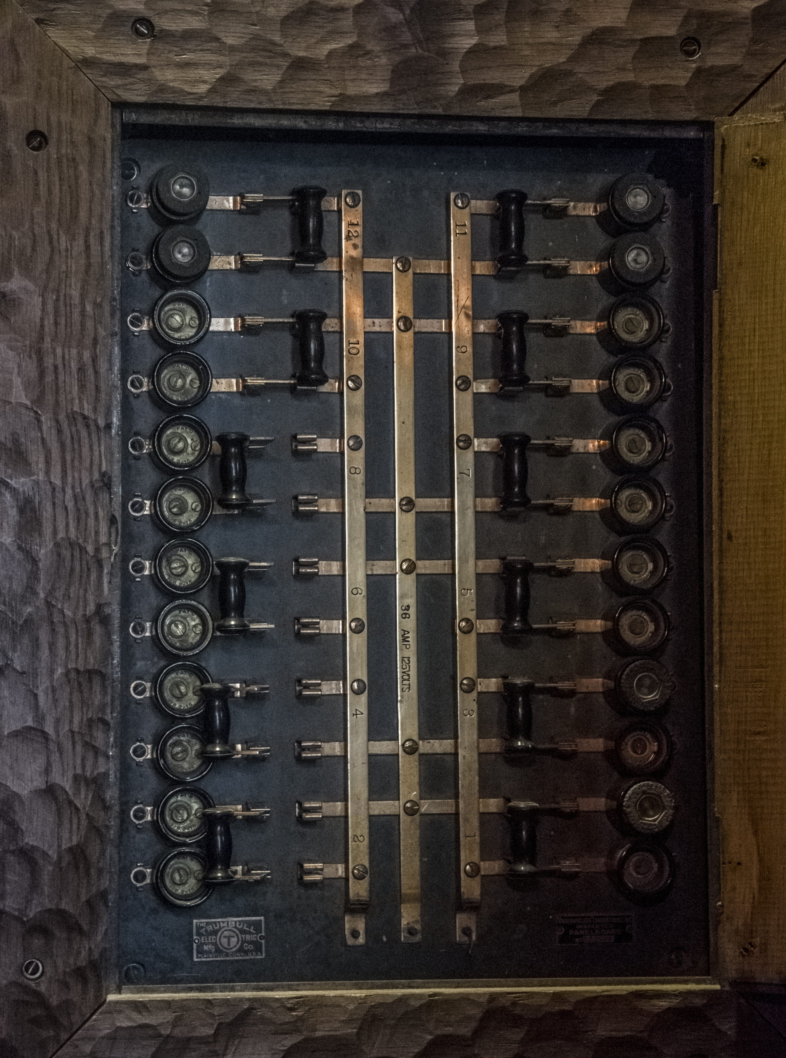 box, retro, punk, instrument, steam, number, industry, steampunk, close-up, day, board, push button, antique, technology, electrical equipment, architecture, Phone HD Wallpaper