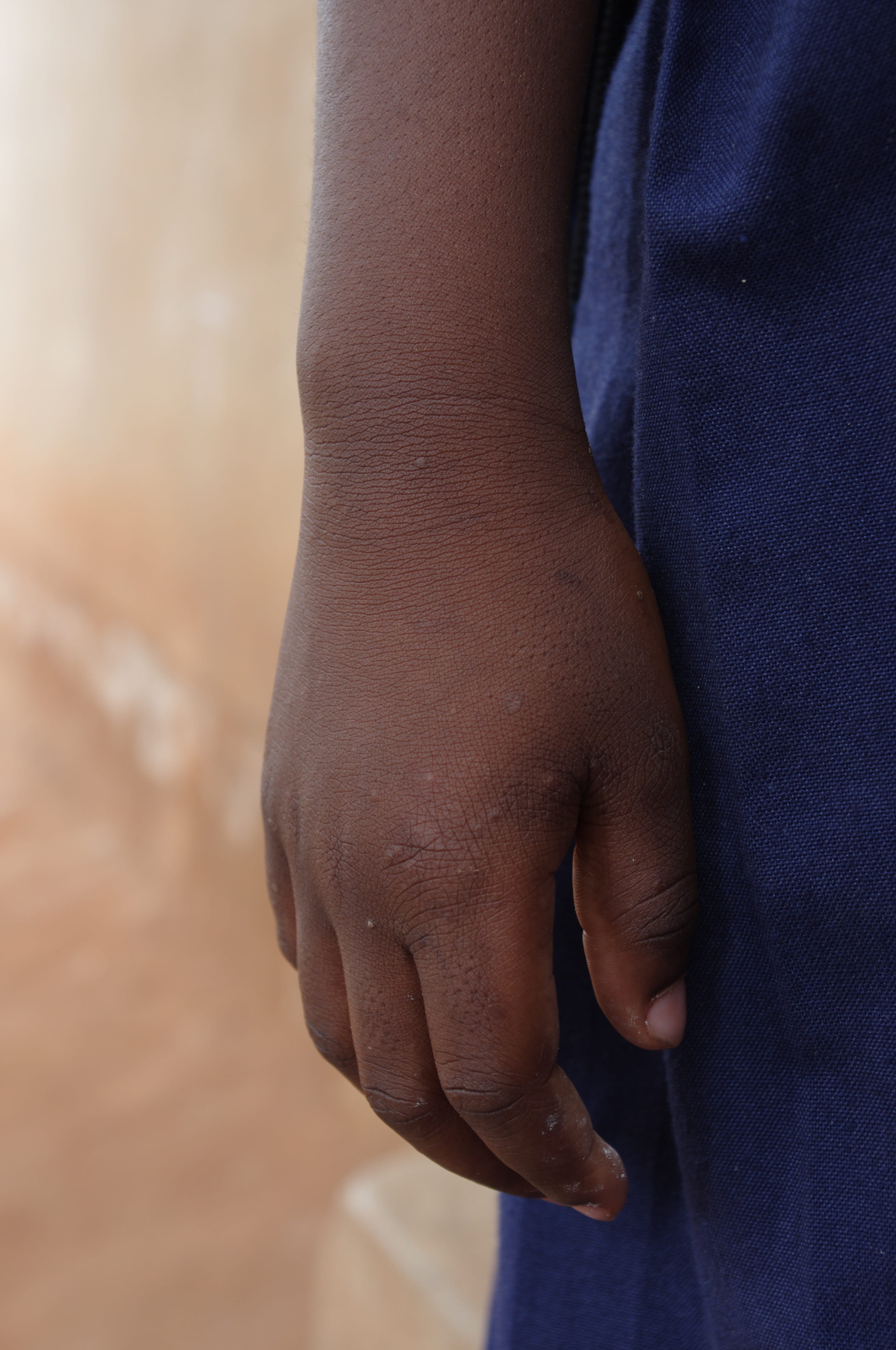 charity, one person, help, tanzania, travel, protection, voluntary, finger, indoors, continent, casual clothing, standing, volunteer, body part, ethnic, Phone HD Wallpaper