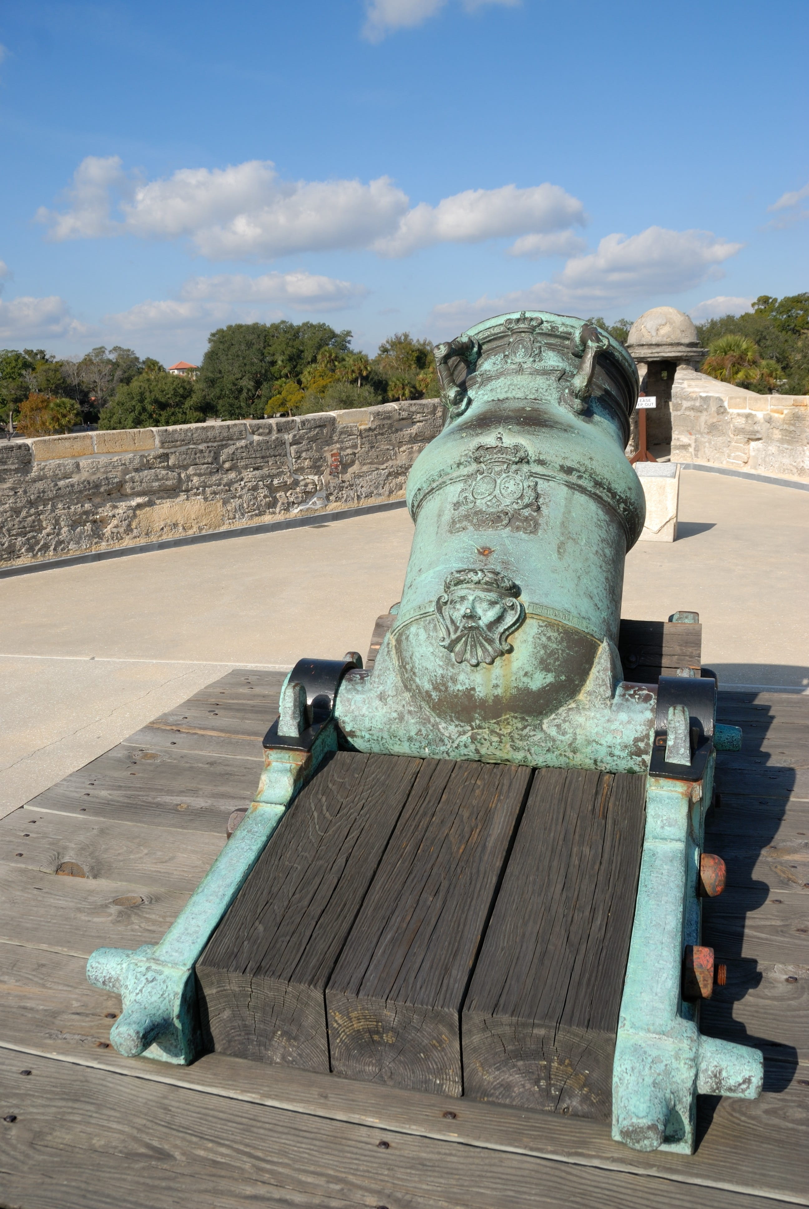 tree, war, antique, protection, battle, metal, no people, military, fortress, tourism, ancient, san marcos, fort, monument, historical, Cannon, sunlight, Phone HD Wallpaper