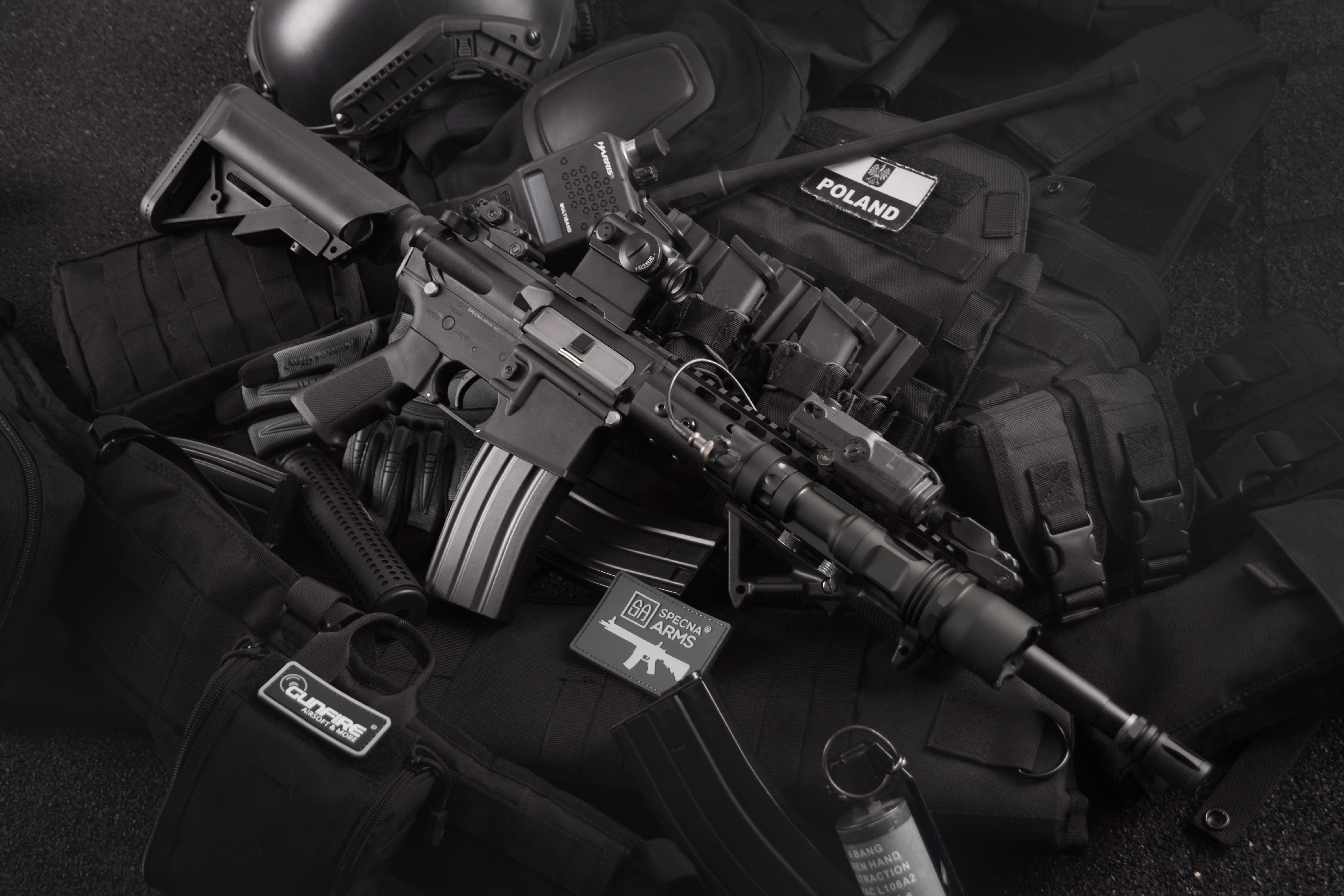 airsoft, replica asg, tactics, asg, abundance, 5K, airsoftguns, commando, aggression, high angle view, connection, gun, equipment, social issues, large group of objects, HD Wallpaper