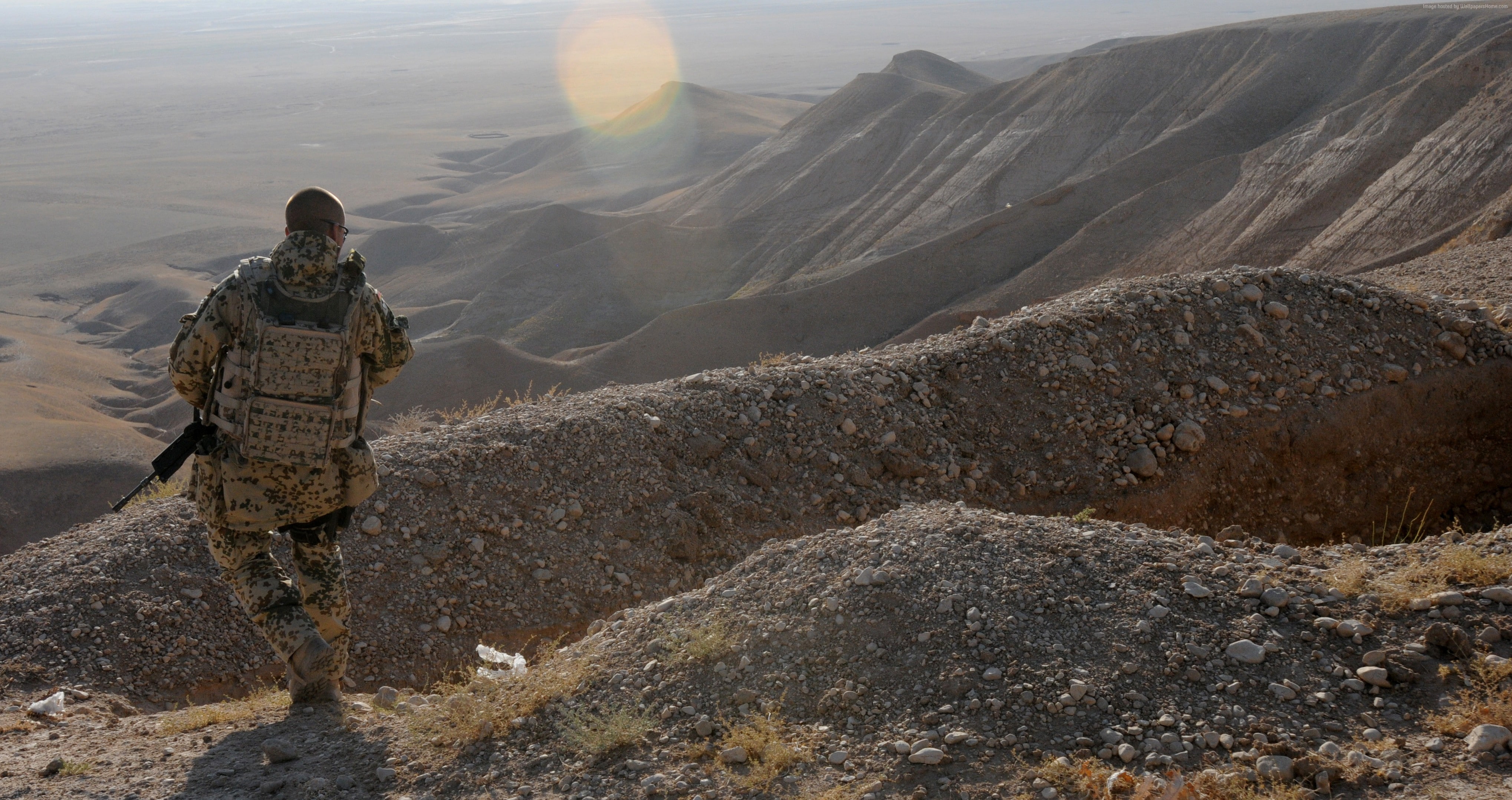 war, mountain range, 4K, weapon, outdoors, full length, men, soldier, rock - object, landscape, real people, mountain, hiking, solid, Bundeswehr, desert, HD Wallpaper