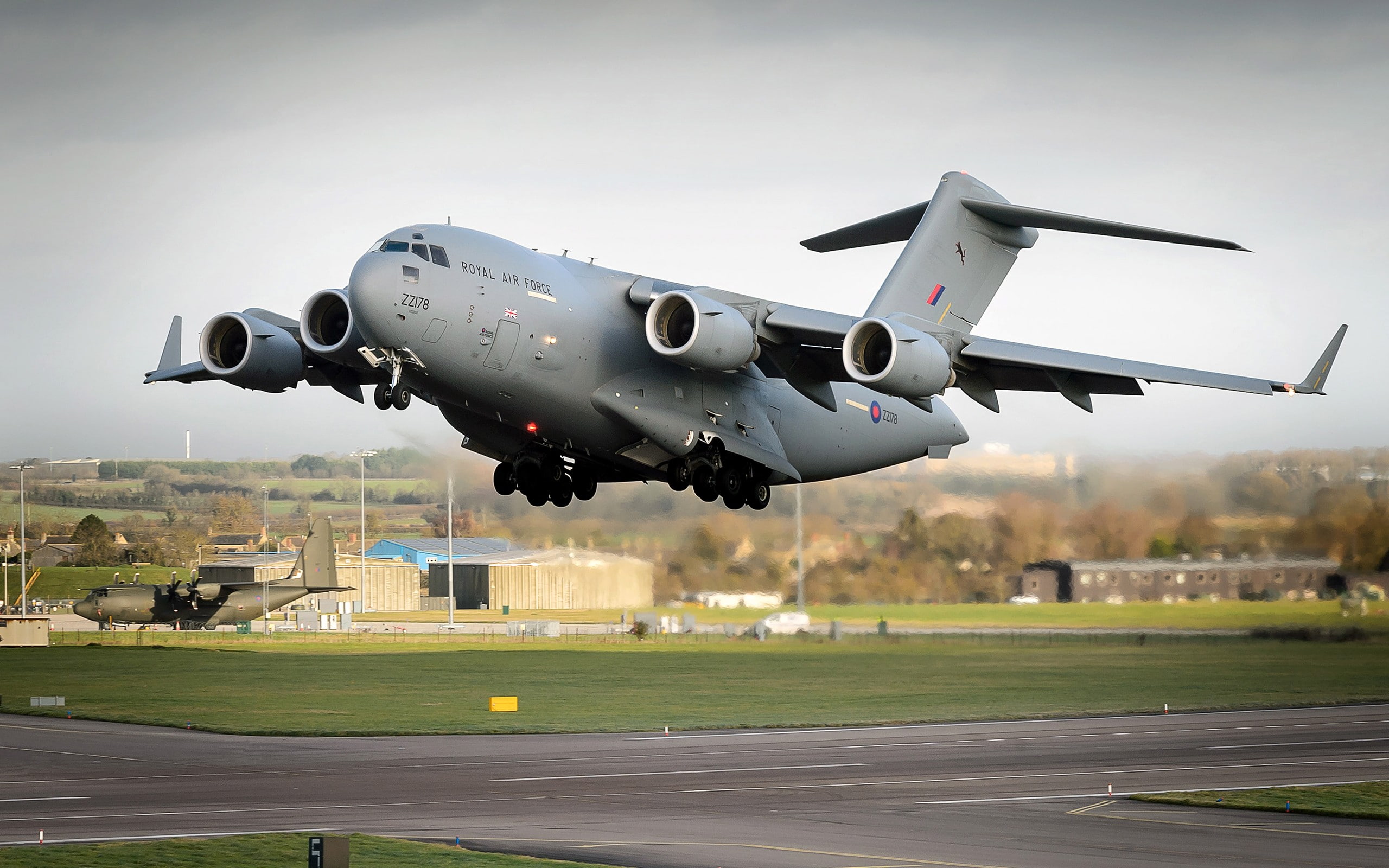 Boeing C, Royal Airforce, take, Runway, aircraft, 2K, 2560x1600 px, Military Aircraft, off, HD Wallpaper