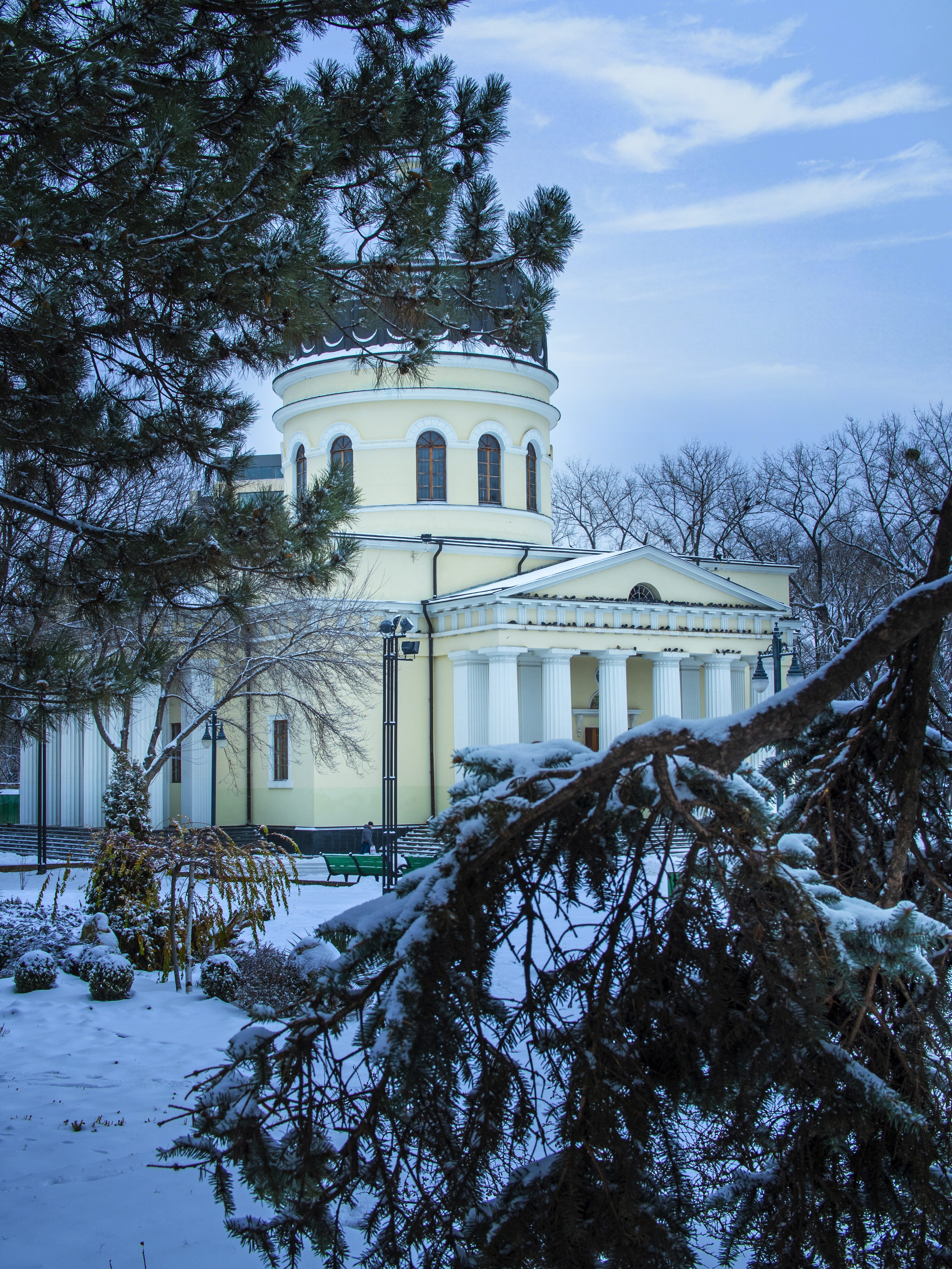 religion, efi, snow, cathedral, 4K, white color, building exterior, place of worship, plant, sky, day, spirituality, built structure, cold temperature, Phone HD Wallpaper