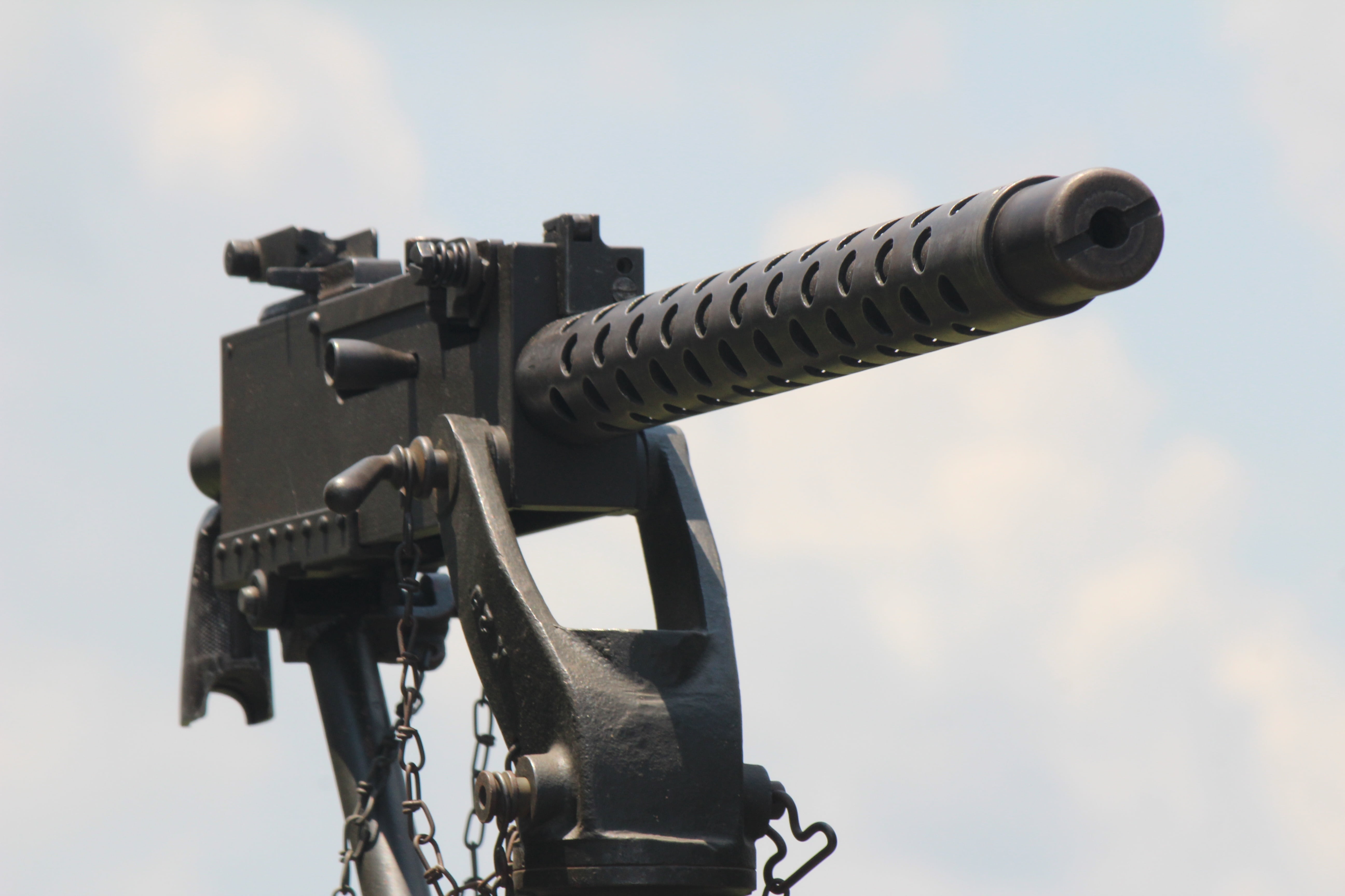 black, military, machinery, outdoors, war, technology, army, weapon, nature, equipment, 5K, machine gun, sunlight, gun, no people, rifle, low angle view, HD Wallpaper