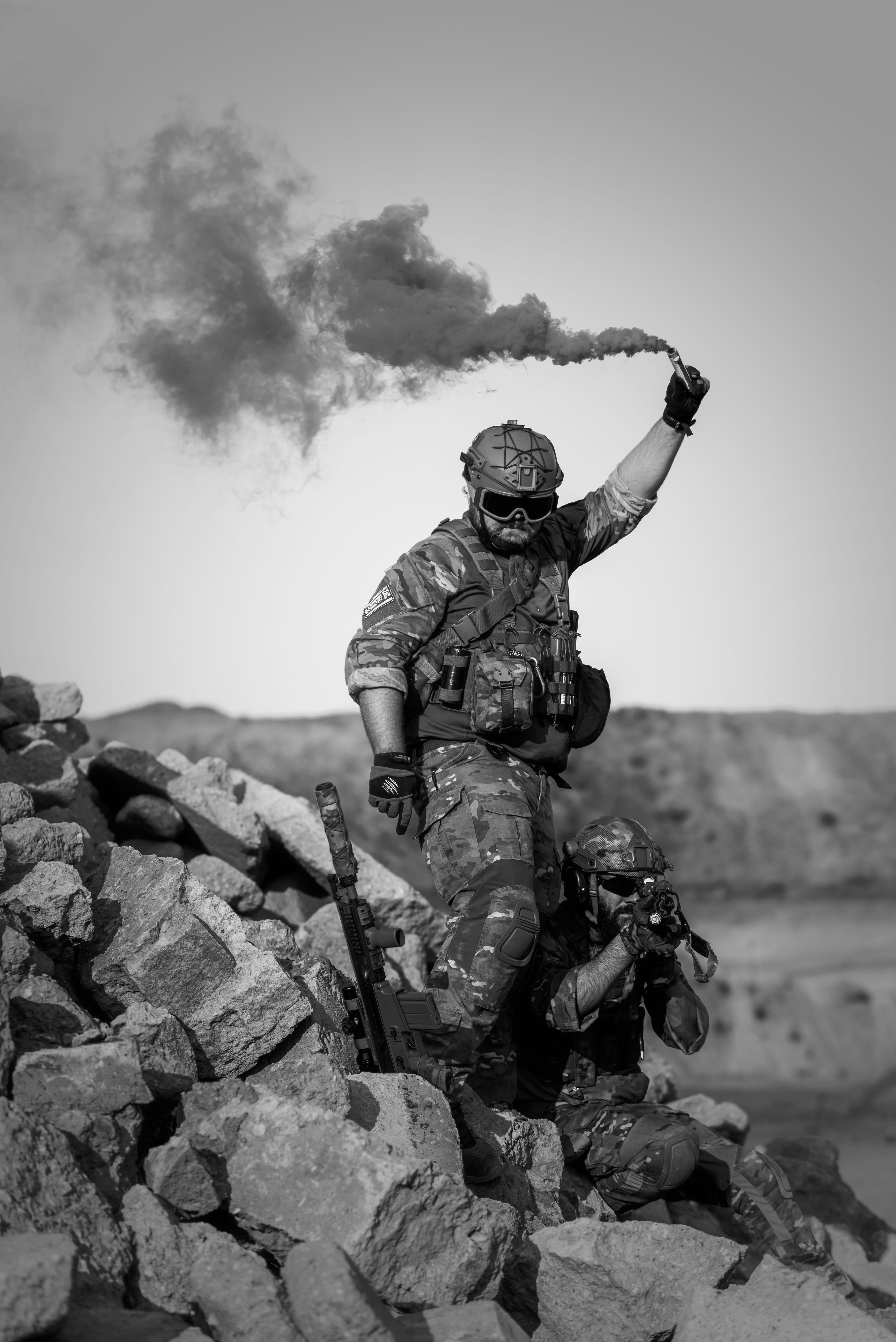 soldier, standing, nature, pistol, shoot, clothing, 5K, gunshow, adventure travel, water, real people, armed, active, military, conflict, special, backpack, Phone HD Wallpaper