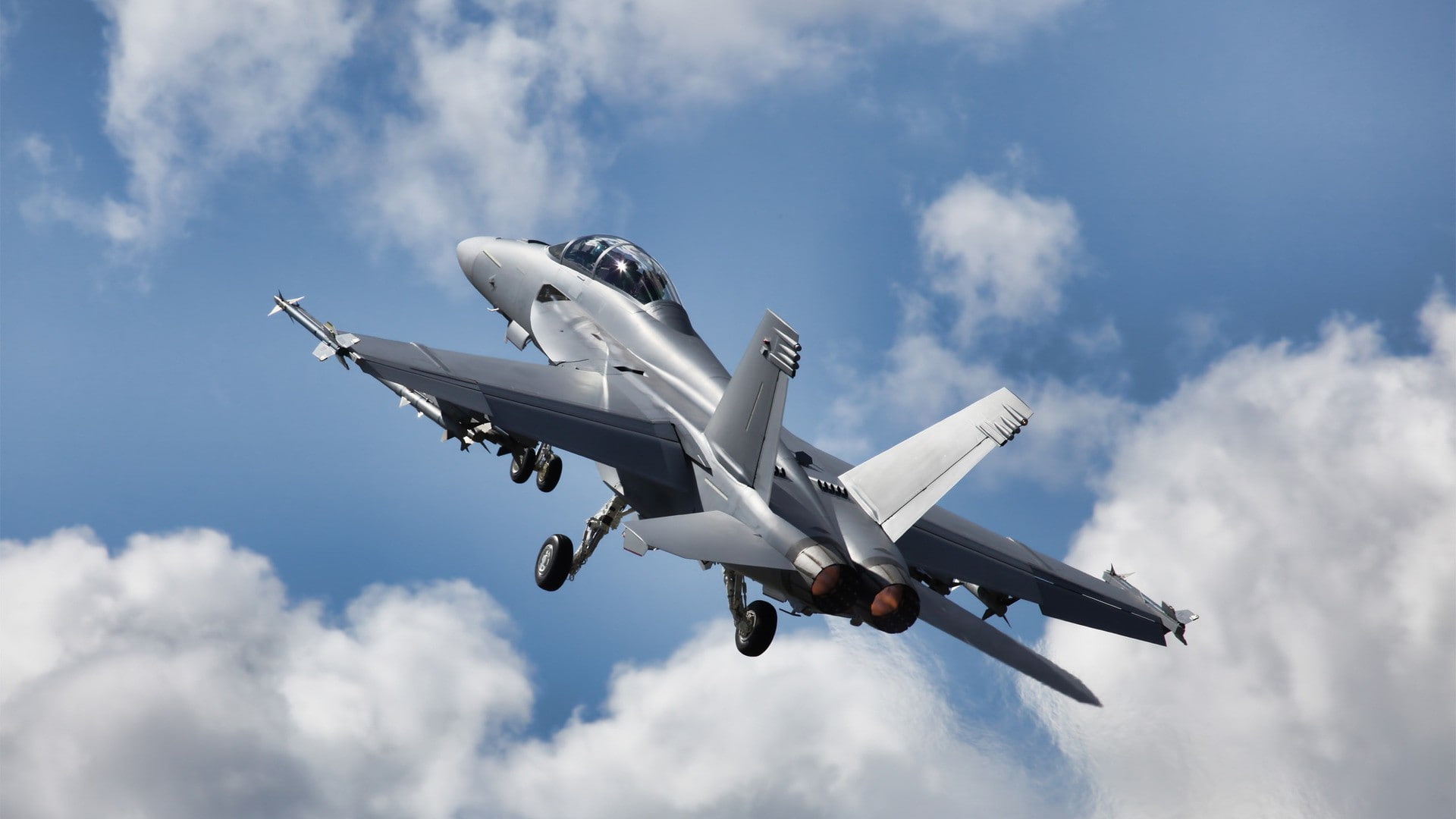 no people, mode of transportation, speed, army, fighter plane, outdoors, on the move, sky, air vehicle, low angle view, aerospace industry, flying, transportation, HD Wallpaper