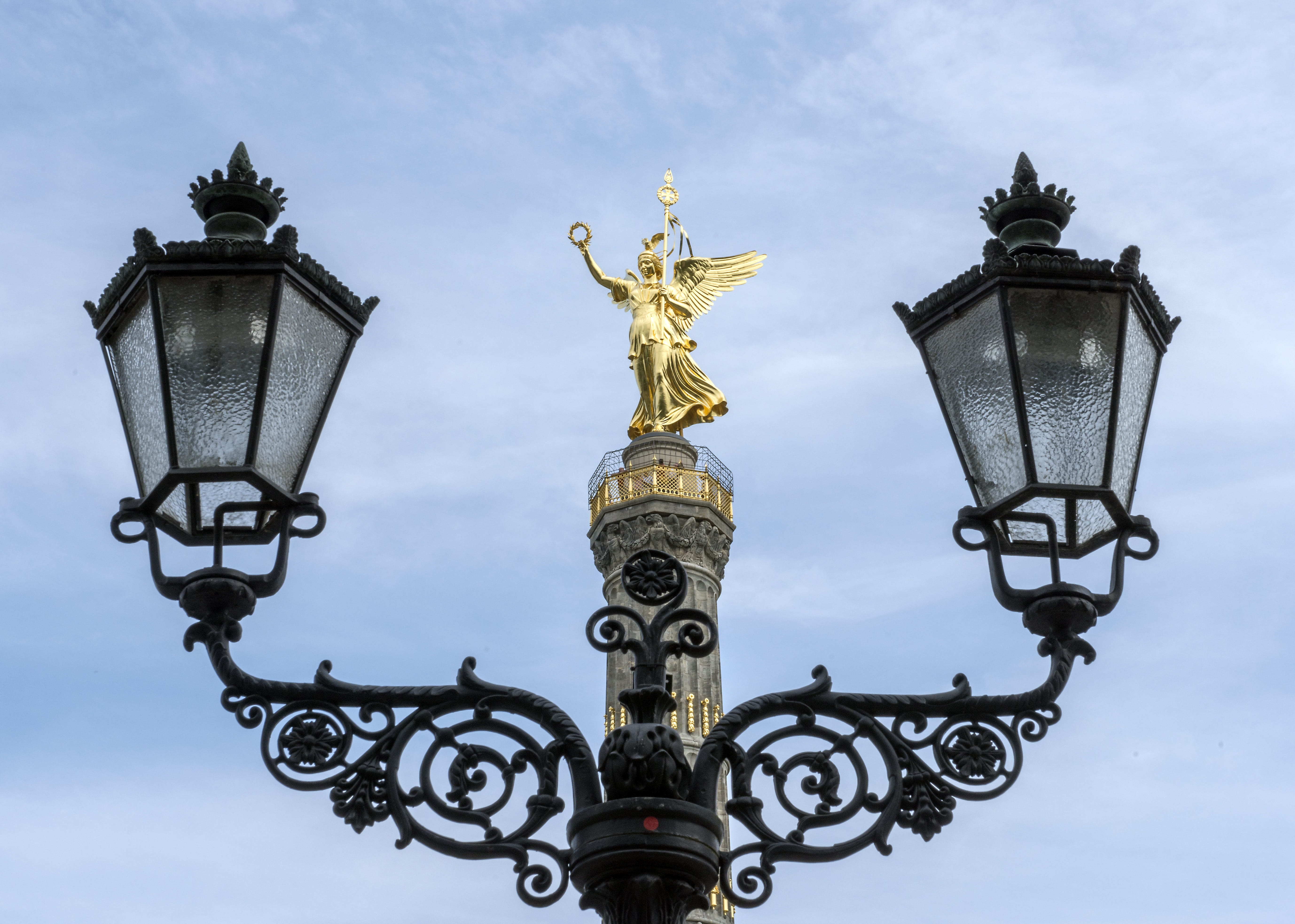 angel, reichstagsufer, lighting equipment, statue, government district, cloud - sky, creativity, sculpture, 5K, low angle view, siegessäule, the fall of the wall anniversary, HD Wallpaper