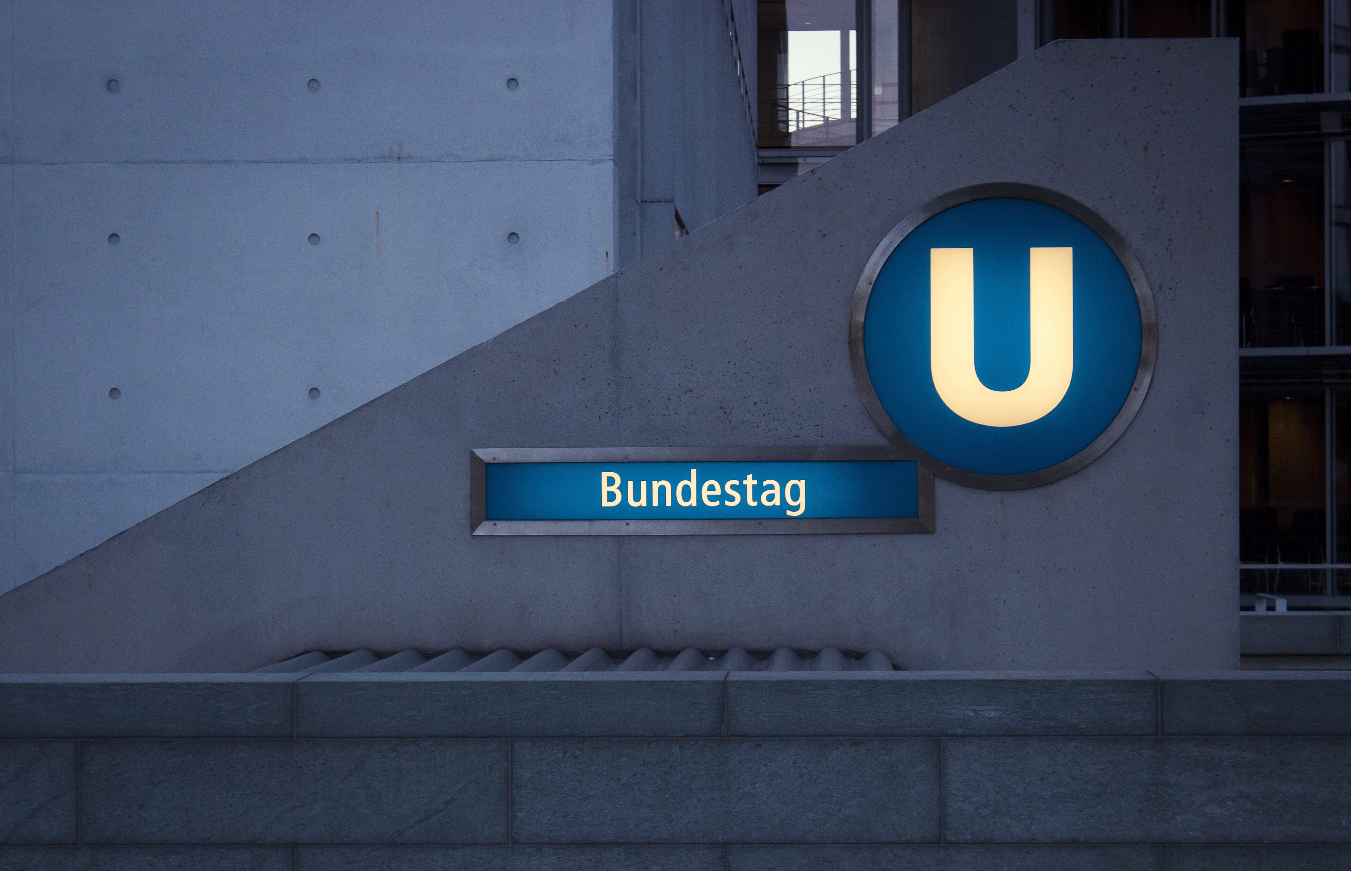 capital, outdoors, Metro, arrow symbol, sign, information sign, direction, communication, directional sign, architecture, Berlin, stop, building exterior, HD Wallpaper