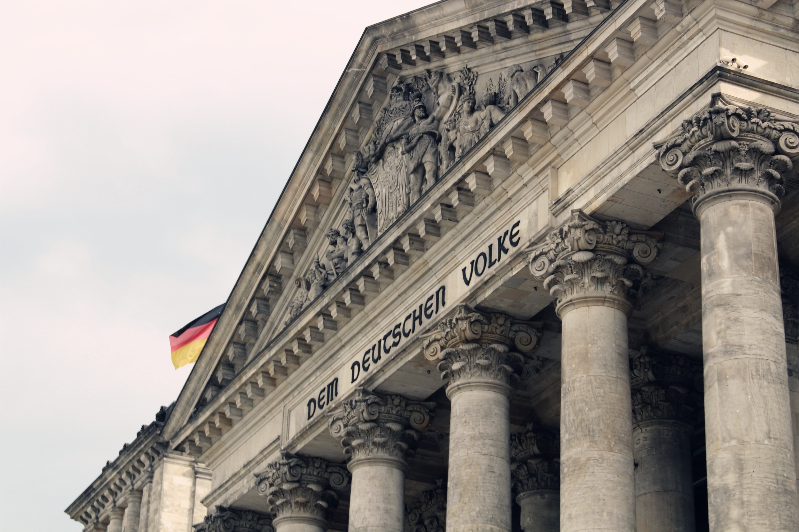 history, reichstag, courthouse, people, the past, nature, sky, berlin, volke, government, germany, dem, policy, deutschen, low angle view, colonnade, architectural Column, HD Wallpaper