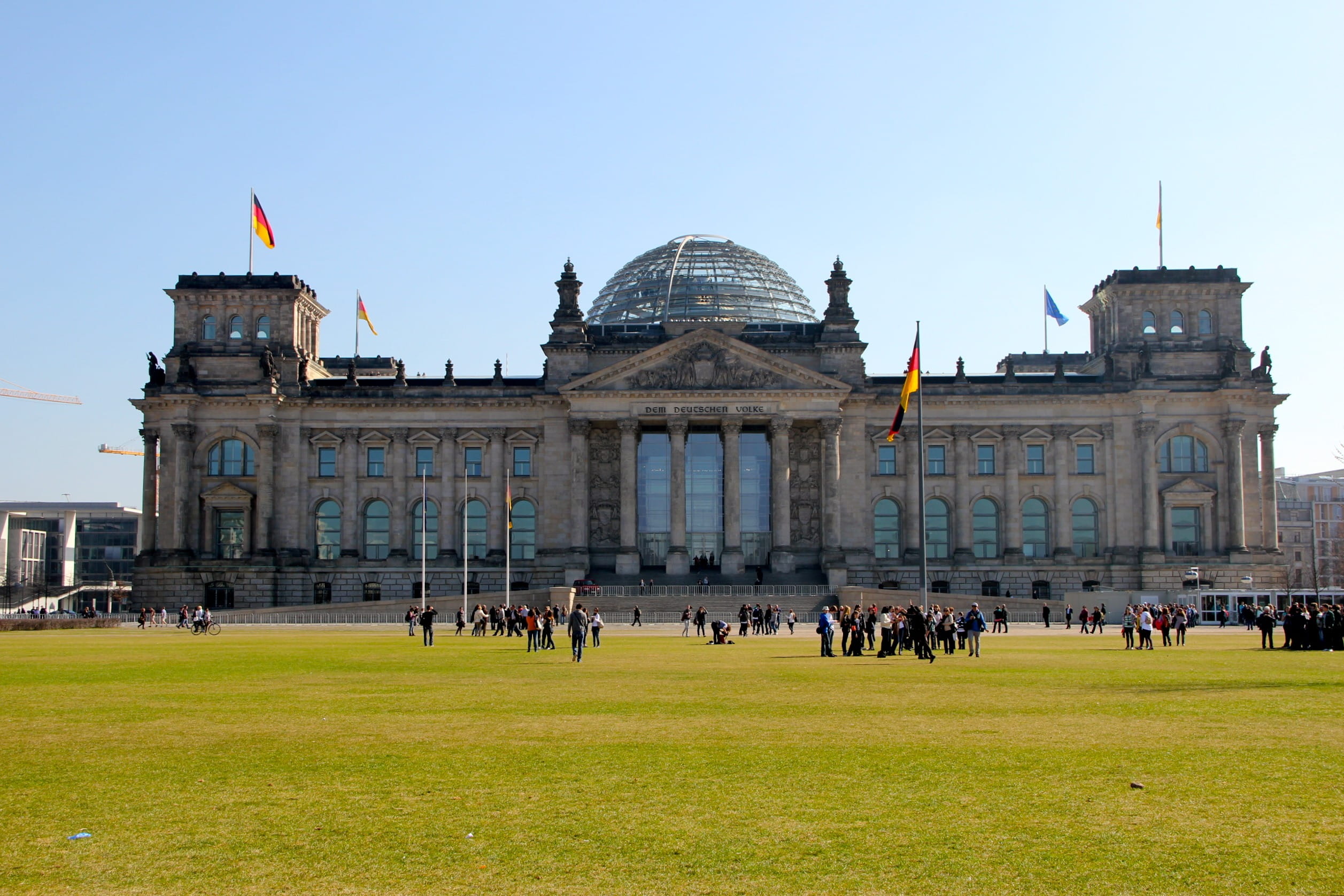 large group of people, Government, men, city, tourism, outdoors, crowd, clear sky, flag, real people, architectural column, group of people, democracy, HD Wallpaper