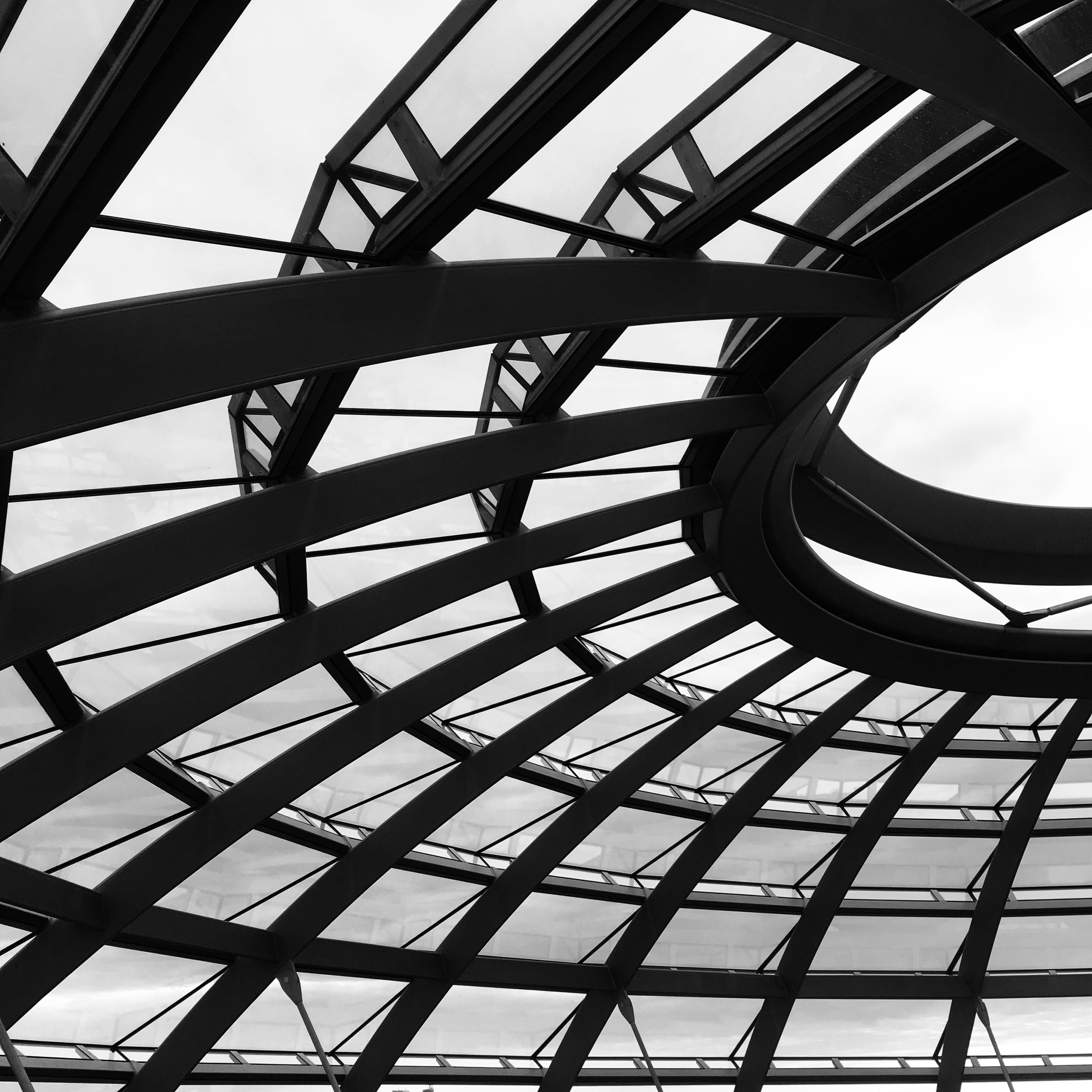 metal, berlin, black and white, directly below, germany, indoors, day, sunlight, alloy, pattern, skylight, architecture, low angle view, design, 2K, ceiling, Phone HD Wallpaper