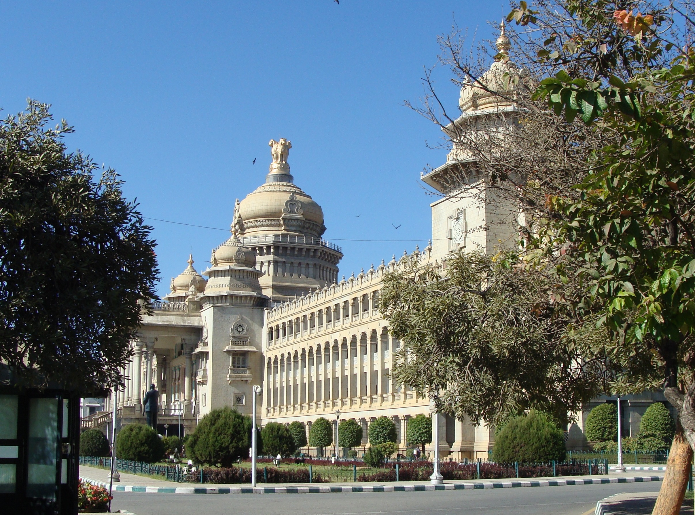 building exterior, old, government, neo-classical, travel, historical, built structure, tree, bangalore, nature, architecture, city, construction, dome, HD Wallpaper