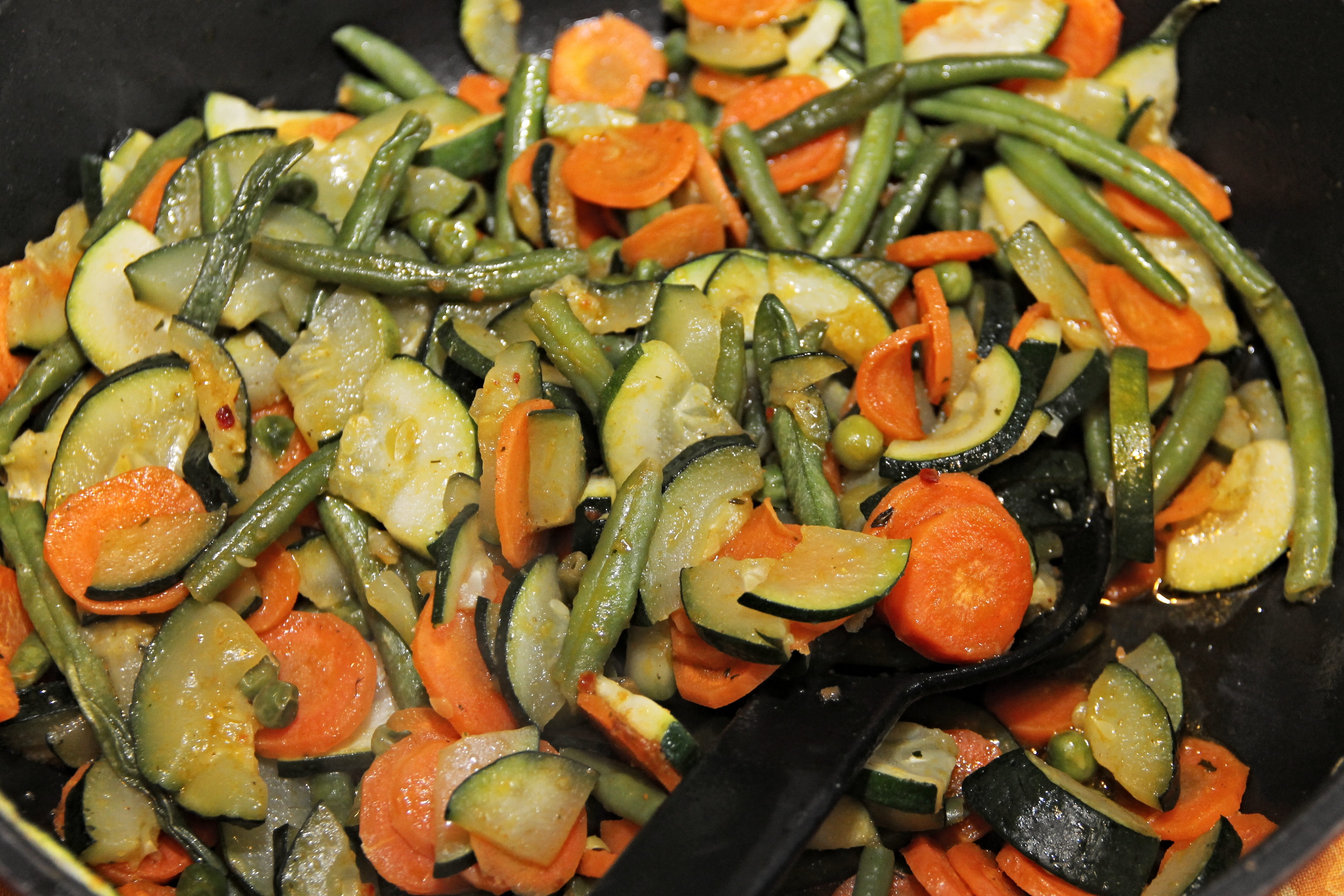 4K, vegetable, indoors, no people, close-up, tasty, sear, fried, pepper, food, carrots, zucchini, oil, fry, slice, grilled vegetables, lunch, spice, food and drink, HD Wallpaper