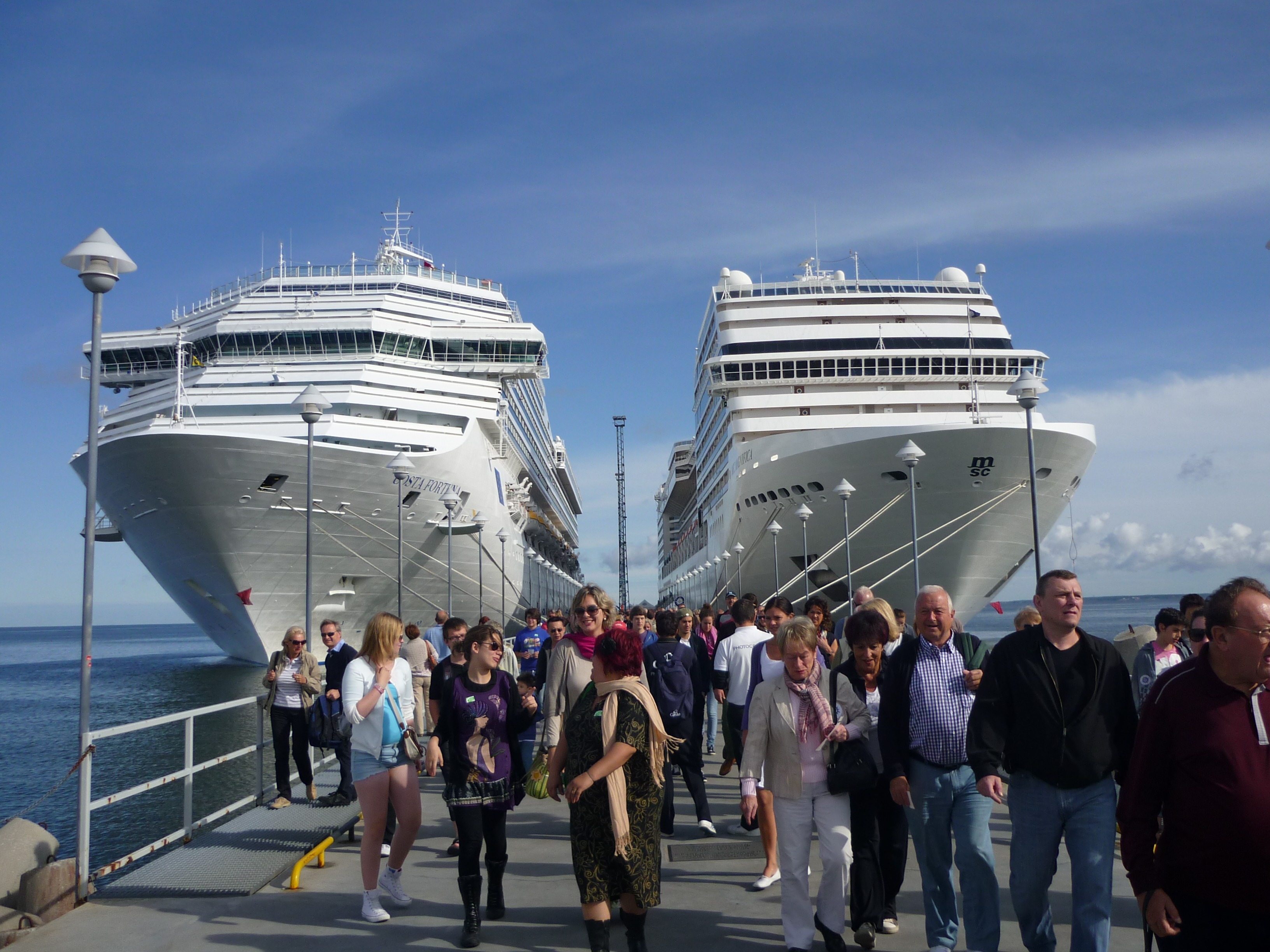 outdoors, people, tourism, transportation, crowd, architecture, daytime, harbor, cruise Ship, two, holidays, group of people, walking, passenger craft, HD Wallpaper