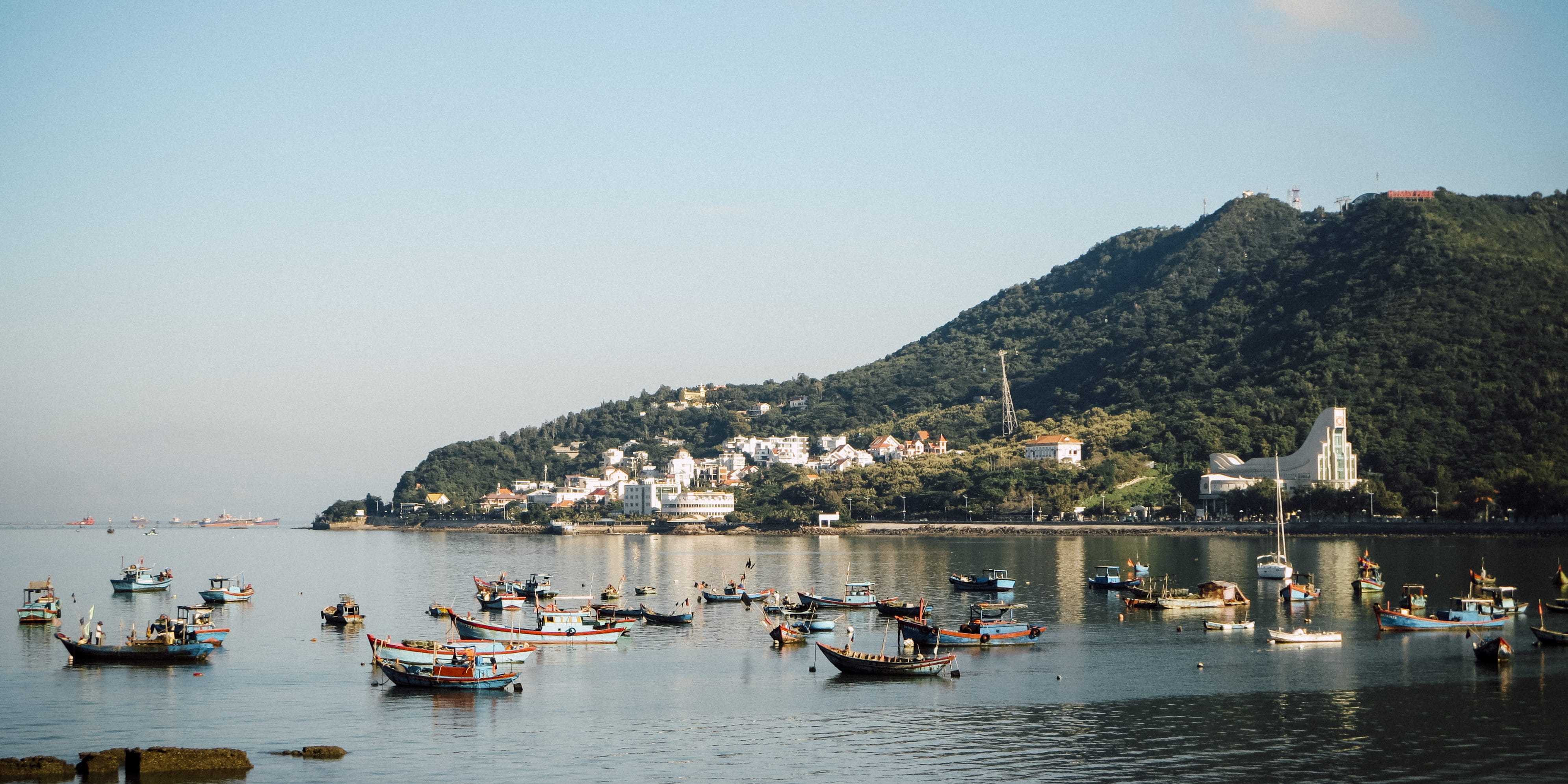 sea, beach, travel, mode of transportation, water, nature, transportation, love, passenger craft, waterfront, mountain, no people, vietnam, wave, bay, city, HD Wallpaper