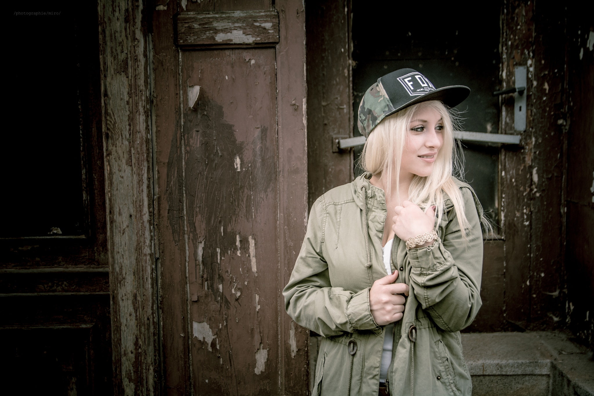 standing, Miro Hofmann, cap, 500px, casual clothing, outdoors, one person, beautiful woman, real people, clothing, portrait, teenager, blond hair, 1080P, HD Wallpaper