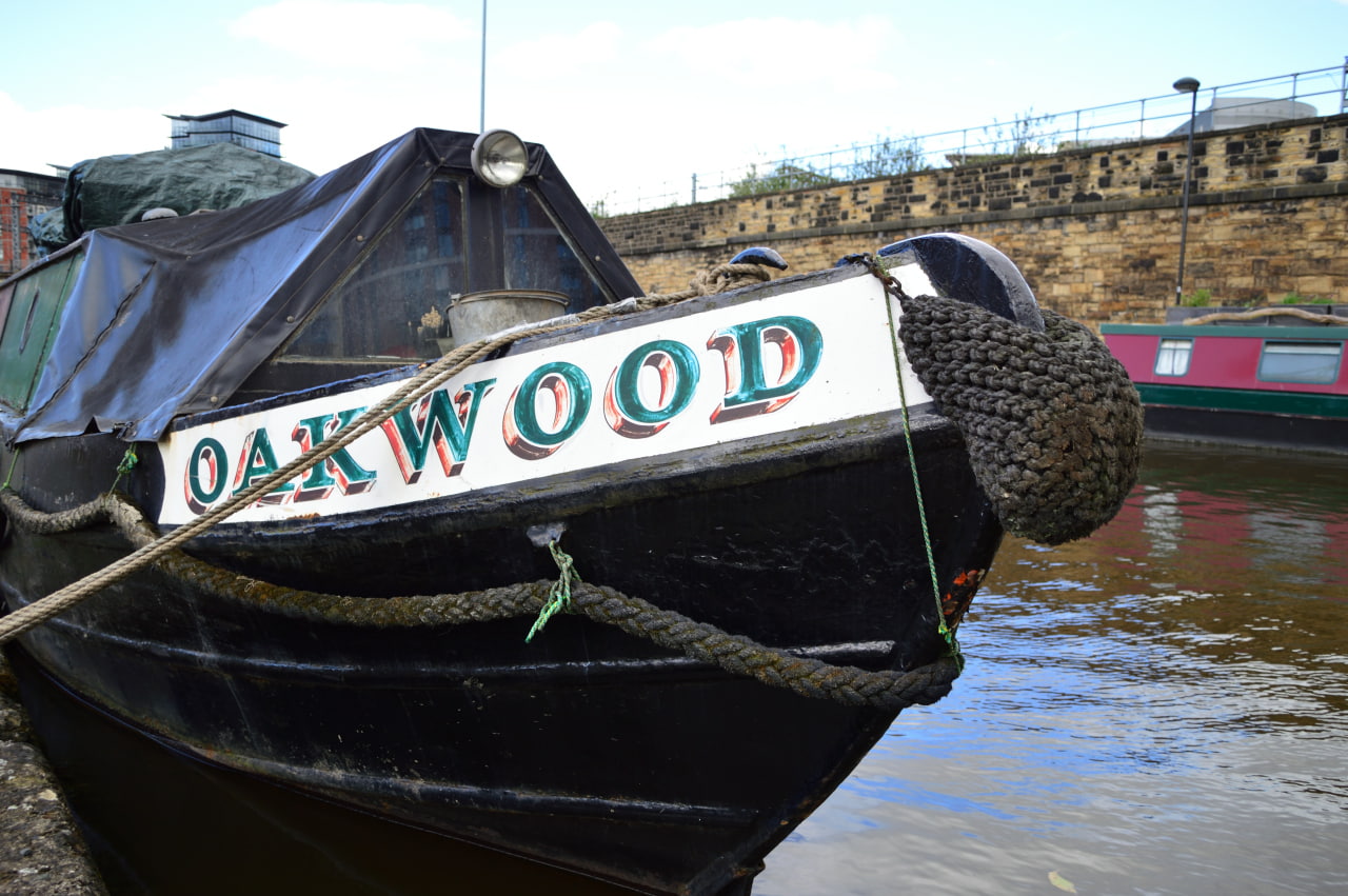 moored, text, architecture, 720P, boat, no people, oak, wall, river, nature, western script, sky, anchored, communication, waterfront, wood, ropes, nautical vessel, HD Wallpaper