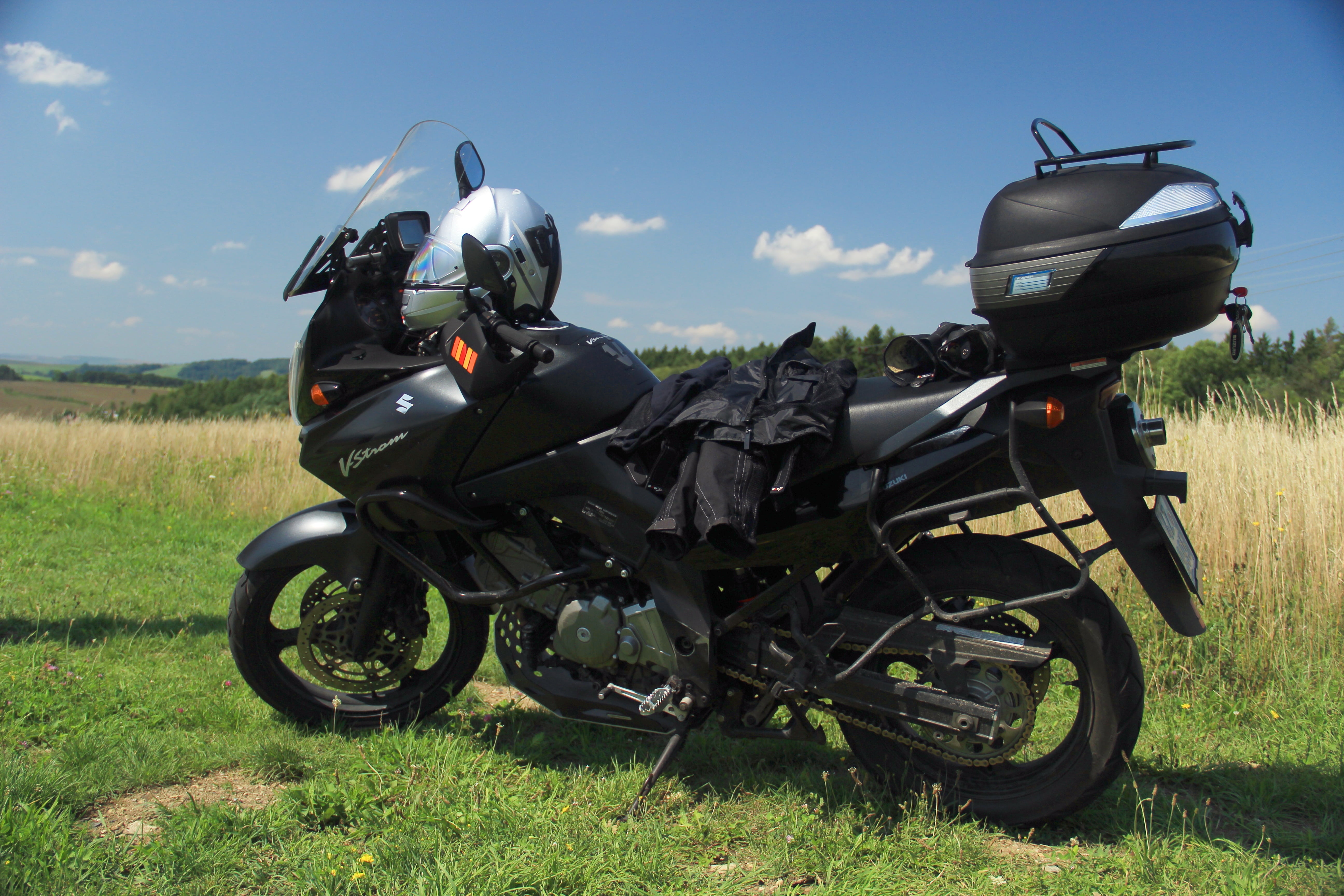 break, motorcycle, nature, mode of transportation, field, pause, transportation, environment, plant, non-urban scene, landscape, 5K, suzuki, v-strom, stationary, HD Wallpaper