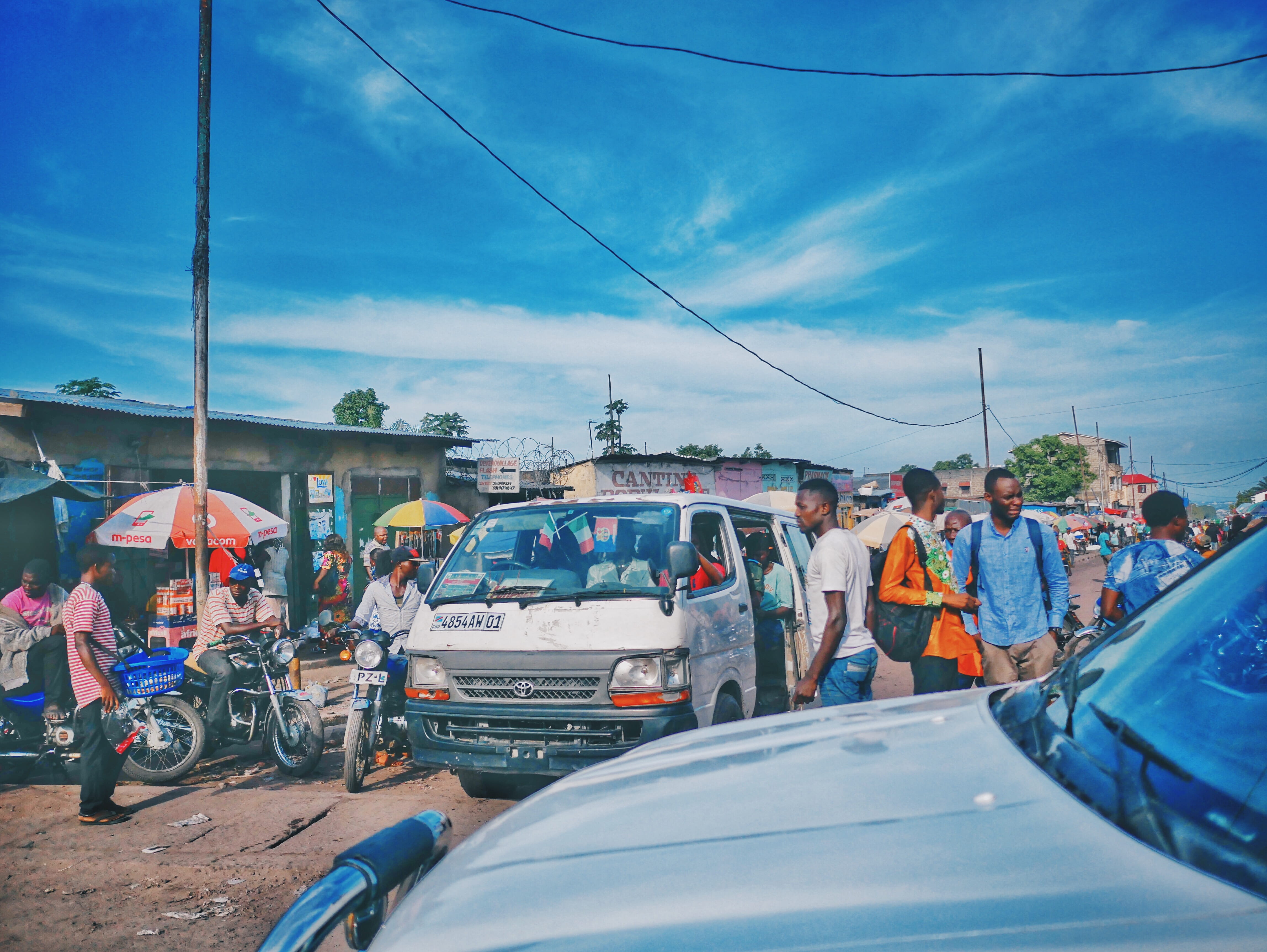standing, group of people, transportation, women, adult, mode of transportation, drc, cloud - sky, outdoors, kinshasa, real people, city, congo, men, sky, HD Wallpaper
