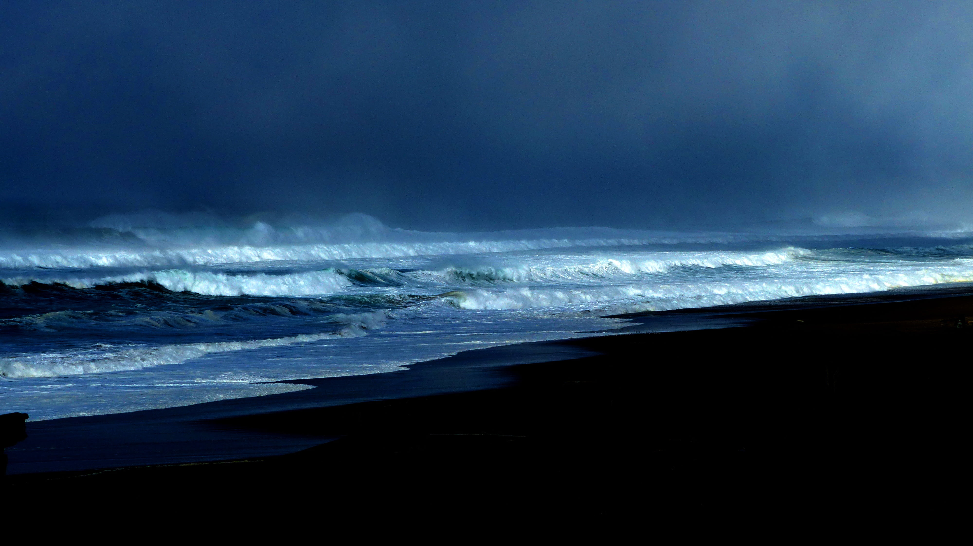 surfing, scenics - nature, pacific, sky, sea, environment, water, dark, waves, no people, sport, land, cloud - sky, motion, wave, 4K, scenics, tranquil scene, HD Wallpaper