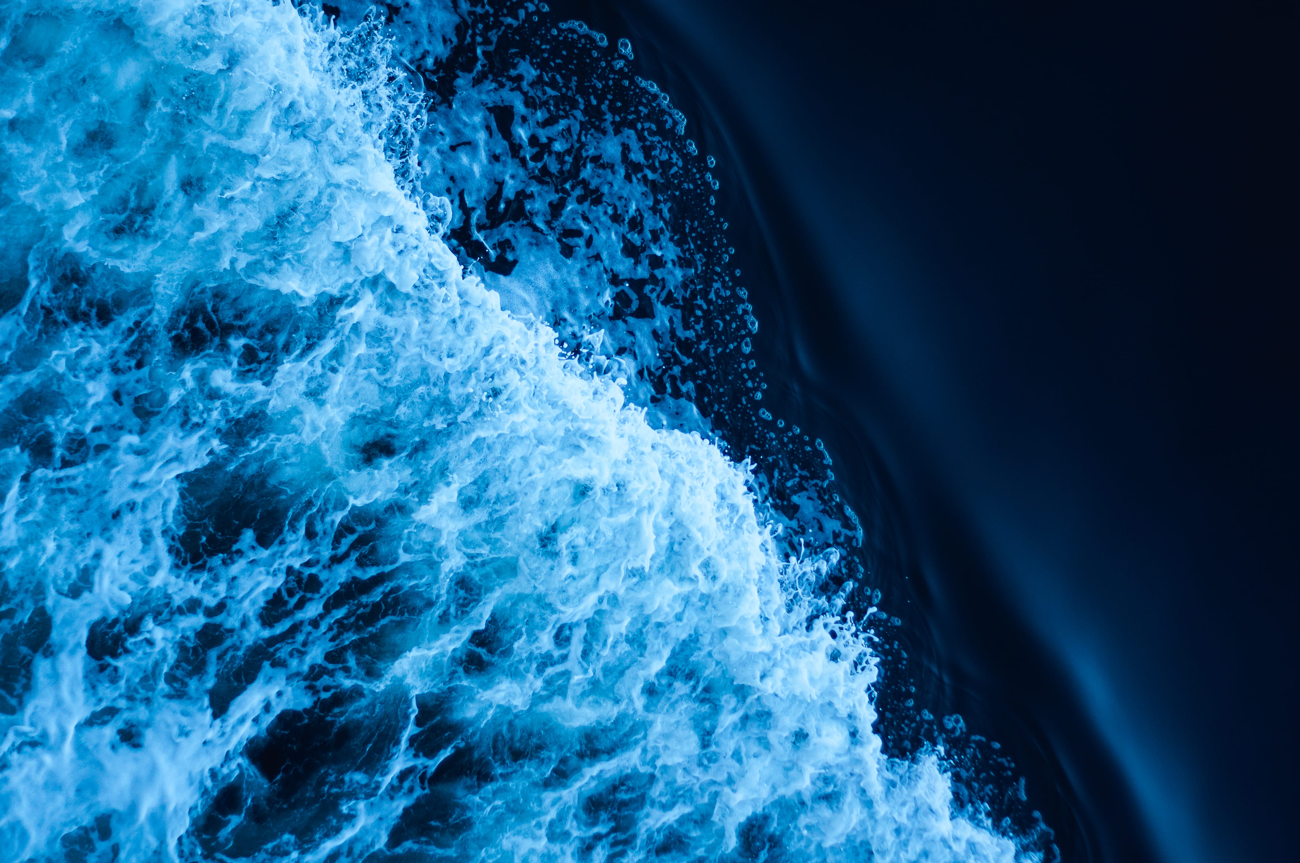 splashing, wave, ocean, no people, blue, colored background, refreshment, sea, food and drink, water, waves, close-up, 4K, night, indoors, bubble, speed, HD Wallpaper