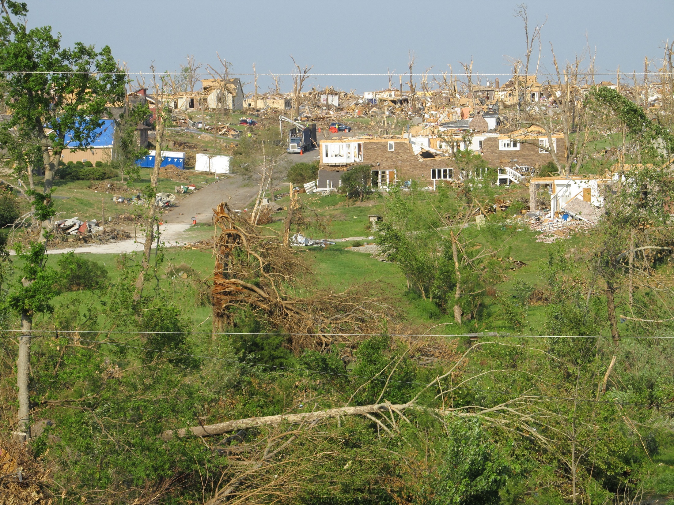 mangled, green color, roofs, wreckage, neighborhood, damage, land, homes, destroyed, no people, sky, high angle view, architecture, devastation, nature, HD Wallpaper