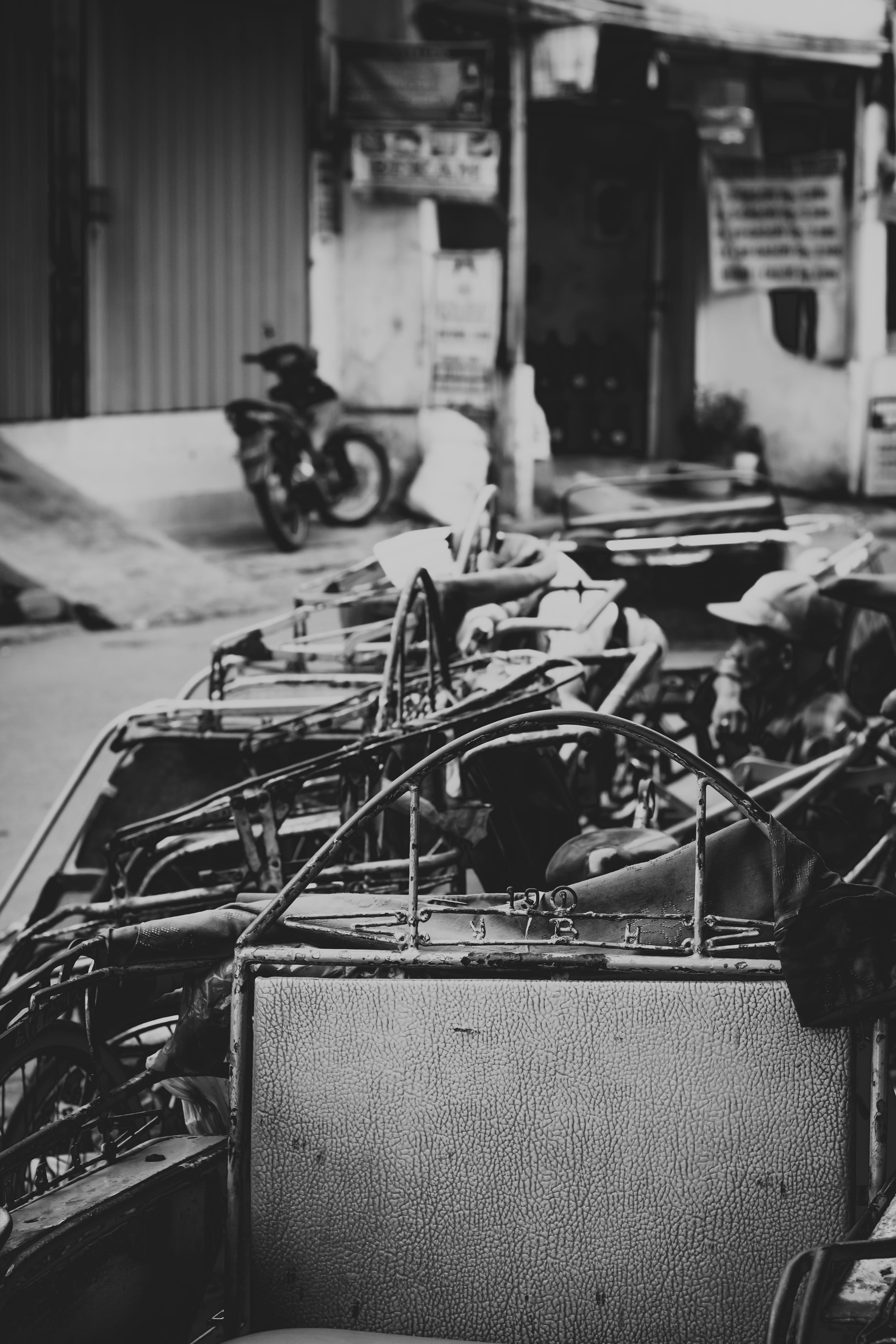 greyscale, 5K, indoors, garbage, land vehicle, engine, close-up, street photo, car, abandoned, no people, transportation, black, focus on foreground, equipment, Phone HD Wallpaper