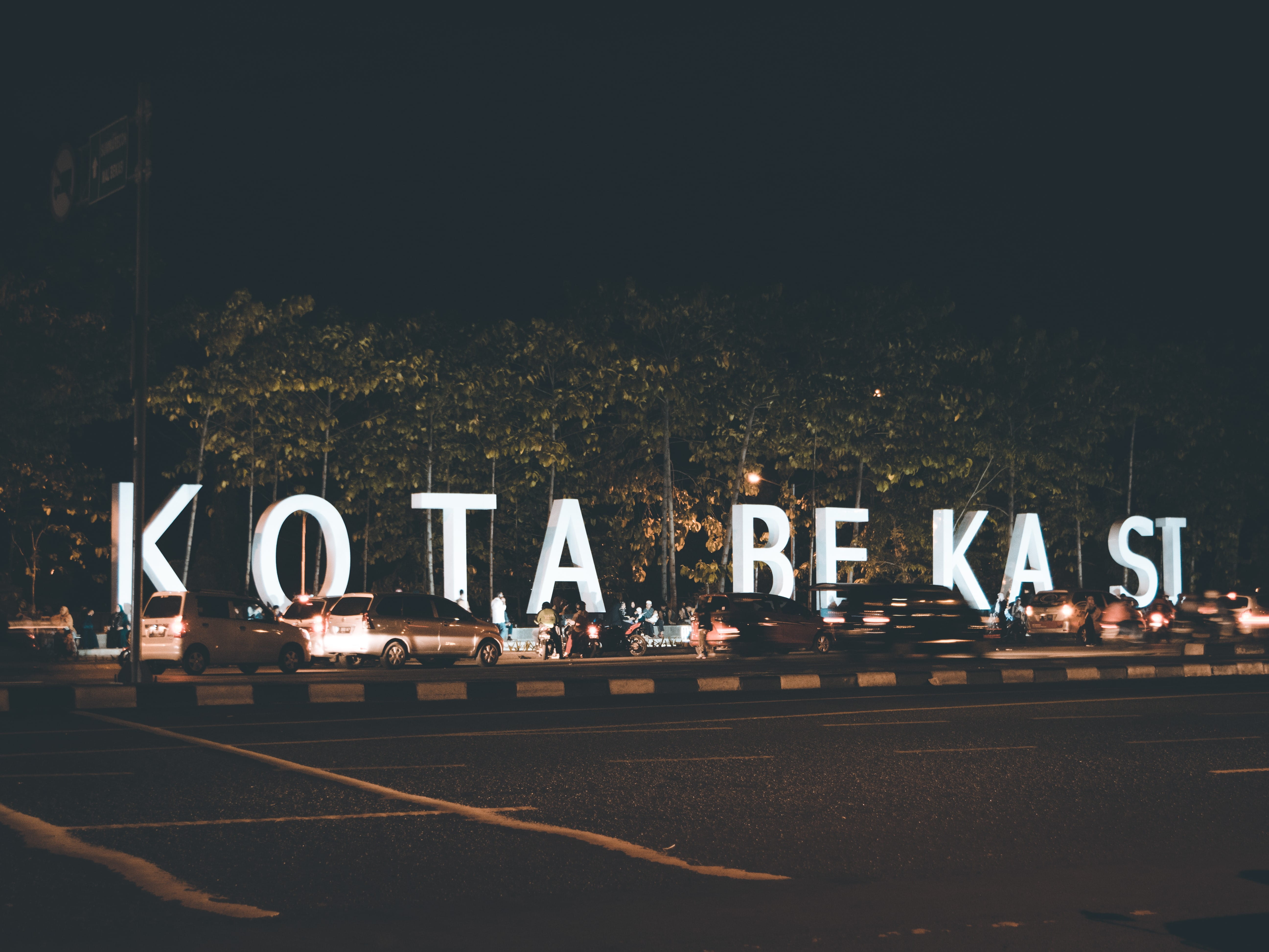 central, sign, 5K, outdoors, indonesia, nature, number, tree, stadion patriot bekasi, western script, transportation, capital letter, street, text, clear sky, HD Wallpaper