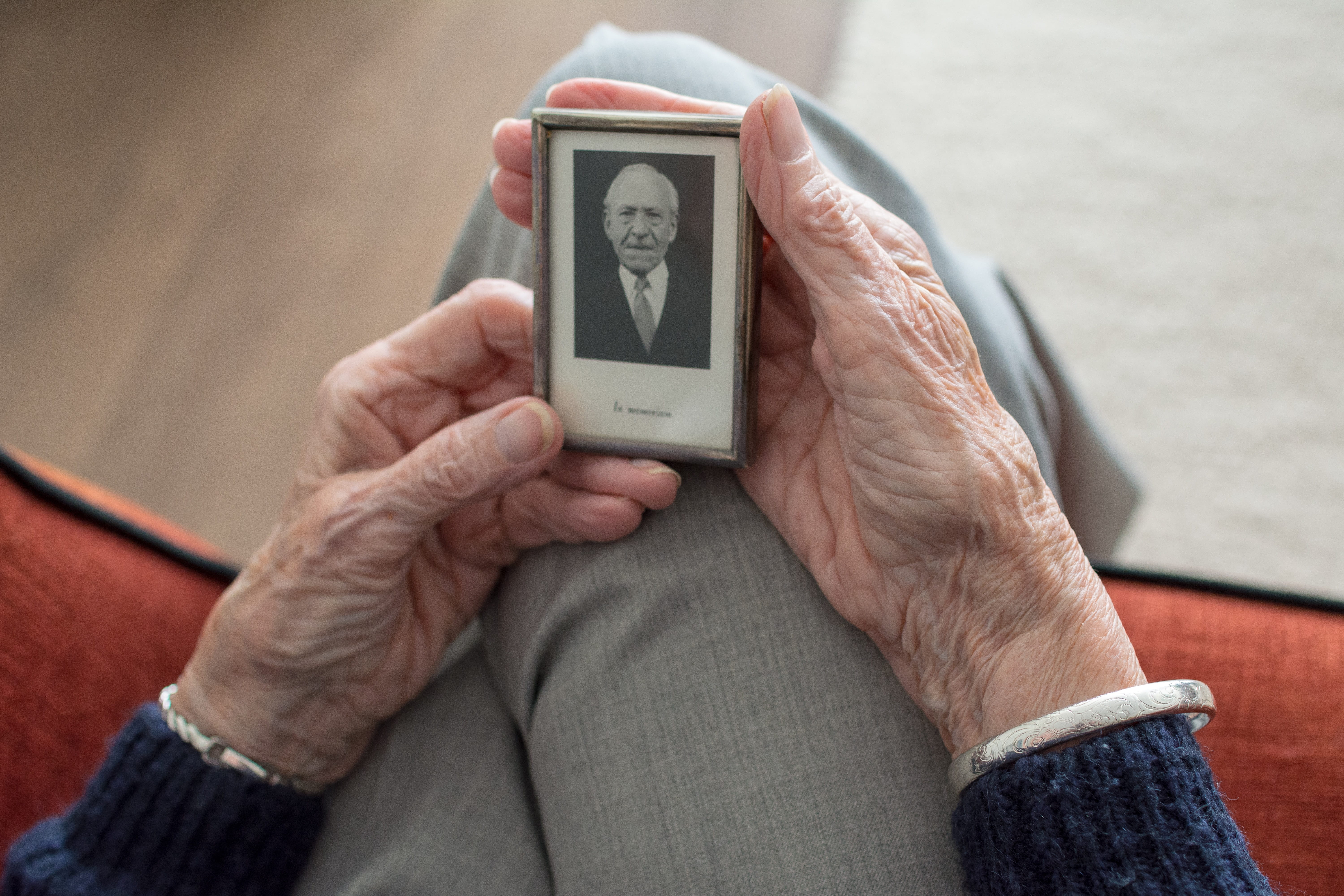 men, loneliness, close-up, asking for help, day, granny, to call, question help, holding, warm clothing, elderly, pension, connection, adult, human body part, HD Wallpaper