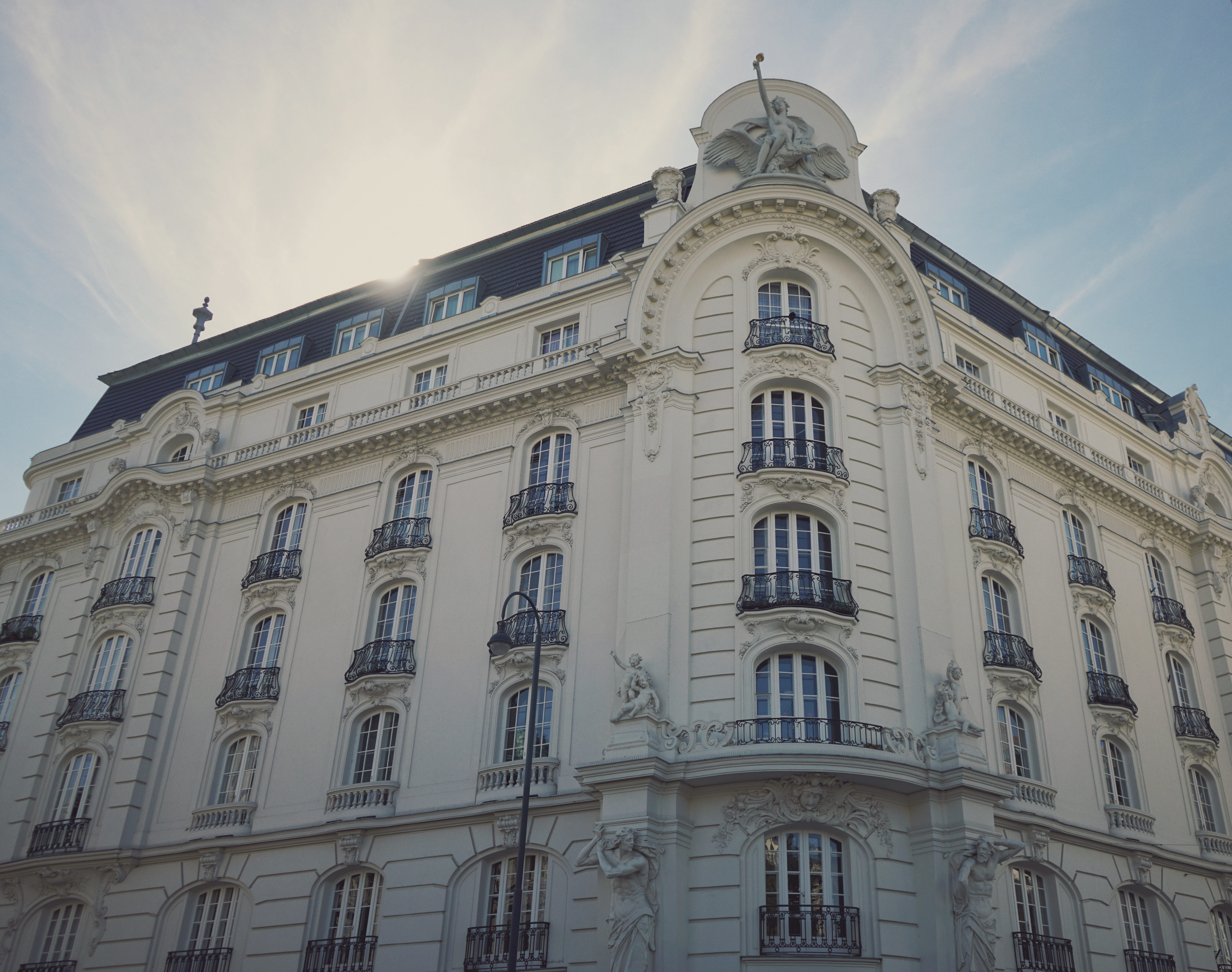 statue, windows, outdoors, facade, sunlight, old vienna, 19th century, house, city, no people, building, nature, architecture, sculpture, sky, apartments, HD Wallpaper