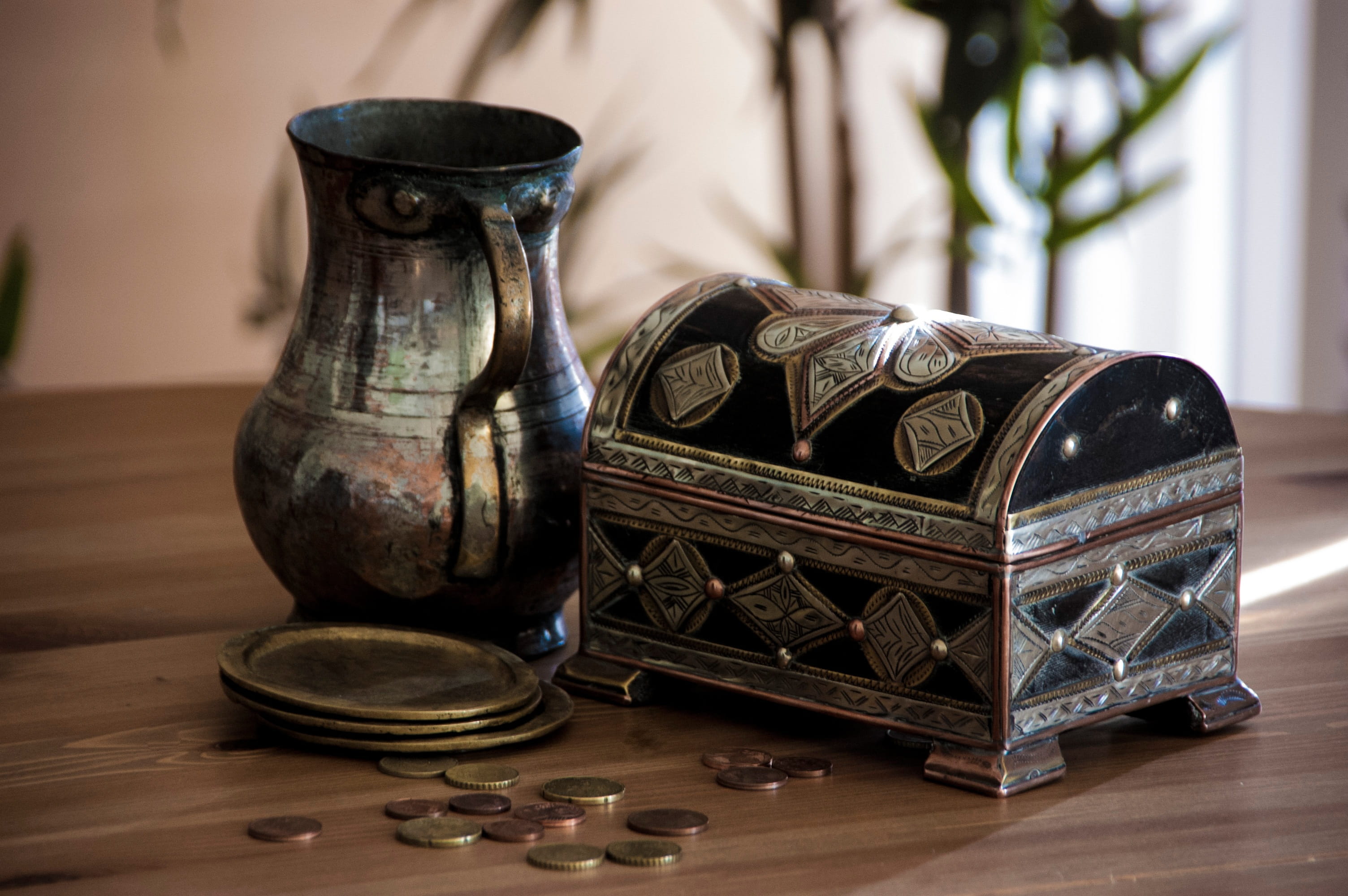 table, no people, art, antique, ornate, vase, metal, old-fashioned, art and craft, Casket, classical, art object art, crockery, 2K, 19Th Century, day, HD Wallpaper