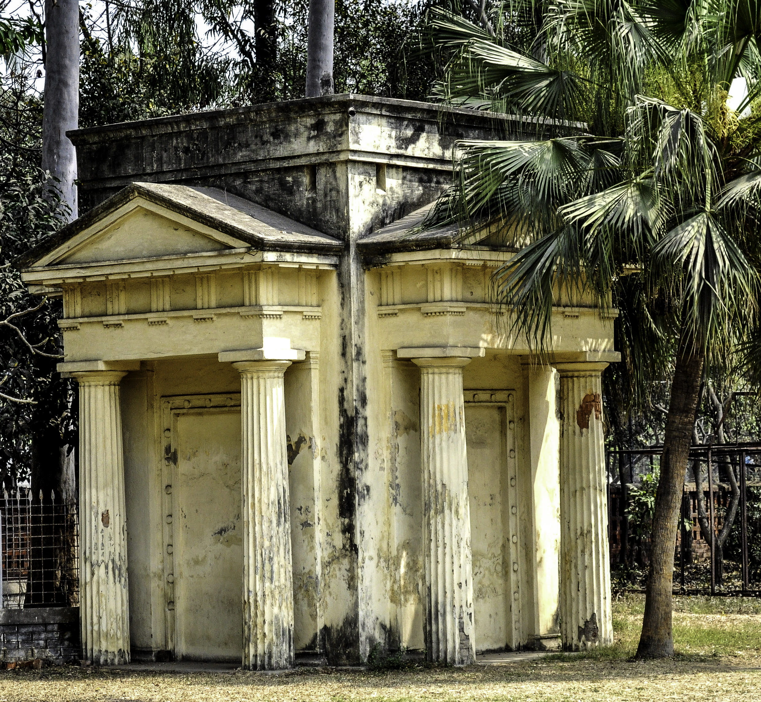 mausoleum, trunk, Greek, architecture, built structure, no People, old, old-fashioned, outdoors, architecture And Buildings, plant, architectural Column, HD Wallpaper