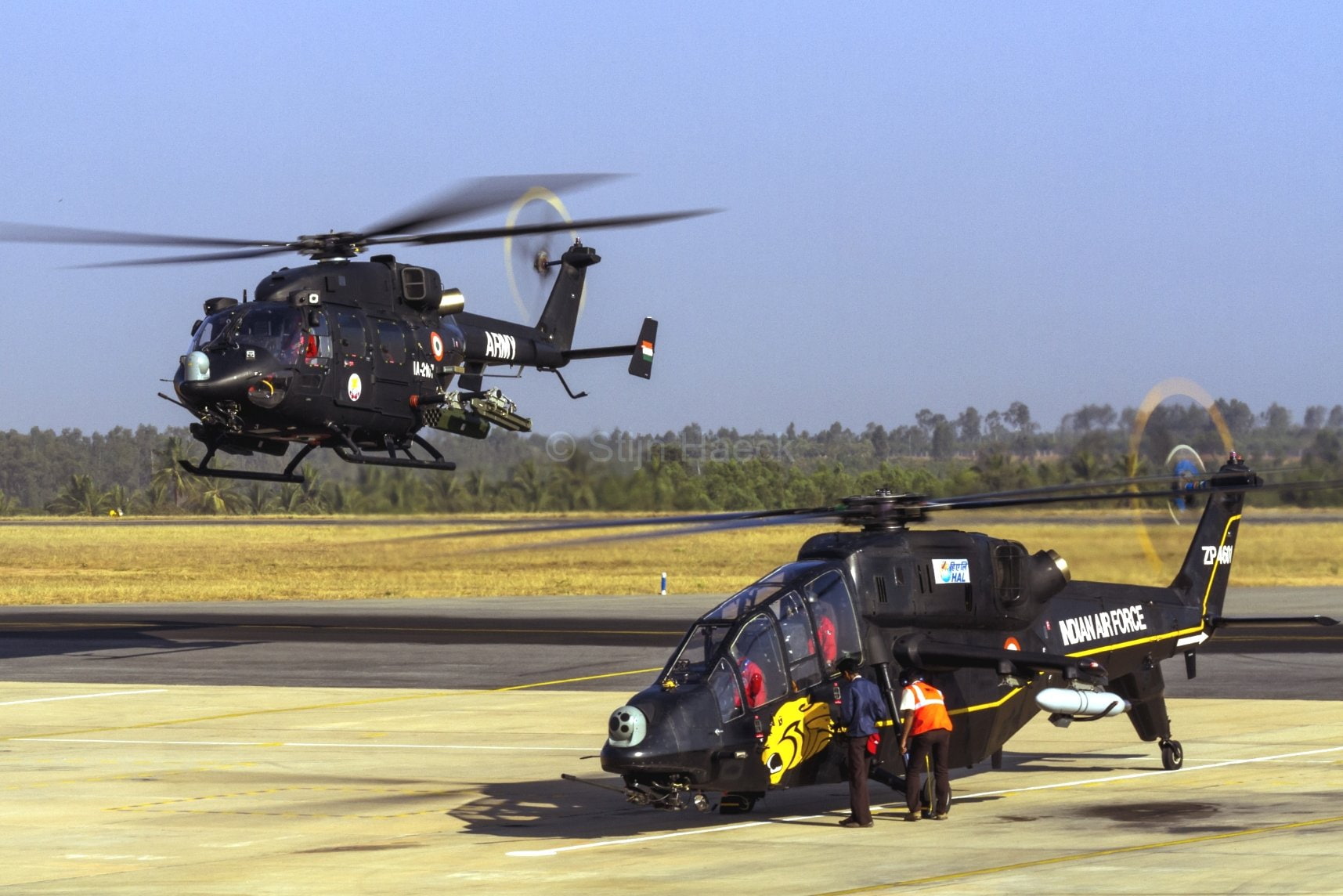 helicopter, army, mode of transportation, day, people, air vehicle, flying, airport, outdoors, aerospace industry, nature, landing - touching down, on the move, HD Wallpaper
