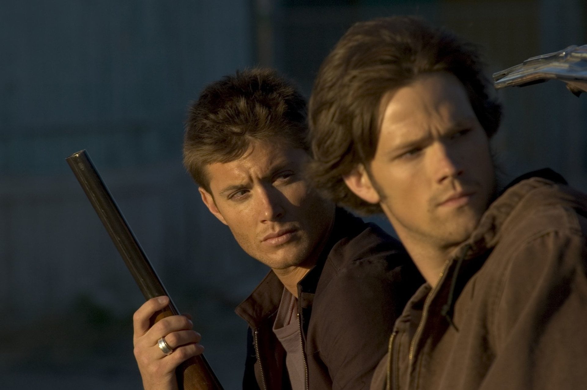 Jensen Ackles, young adult, young men, standing, warm clothing, two people, togetherness, Jared Padalecki, adult, gun, headshot, teenager, couple - relationship, HD Wallpaper
