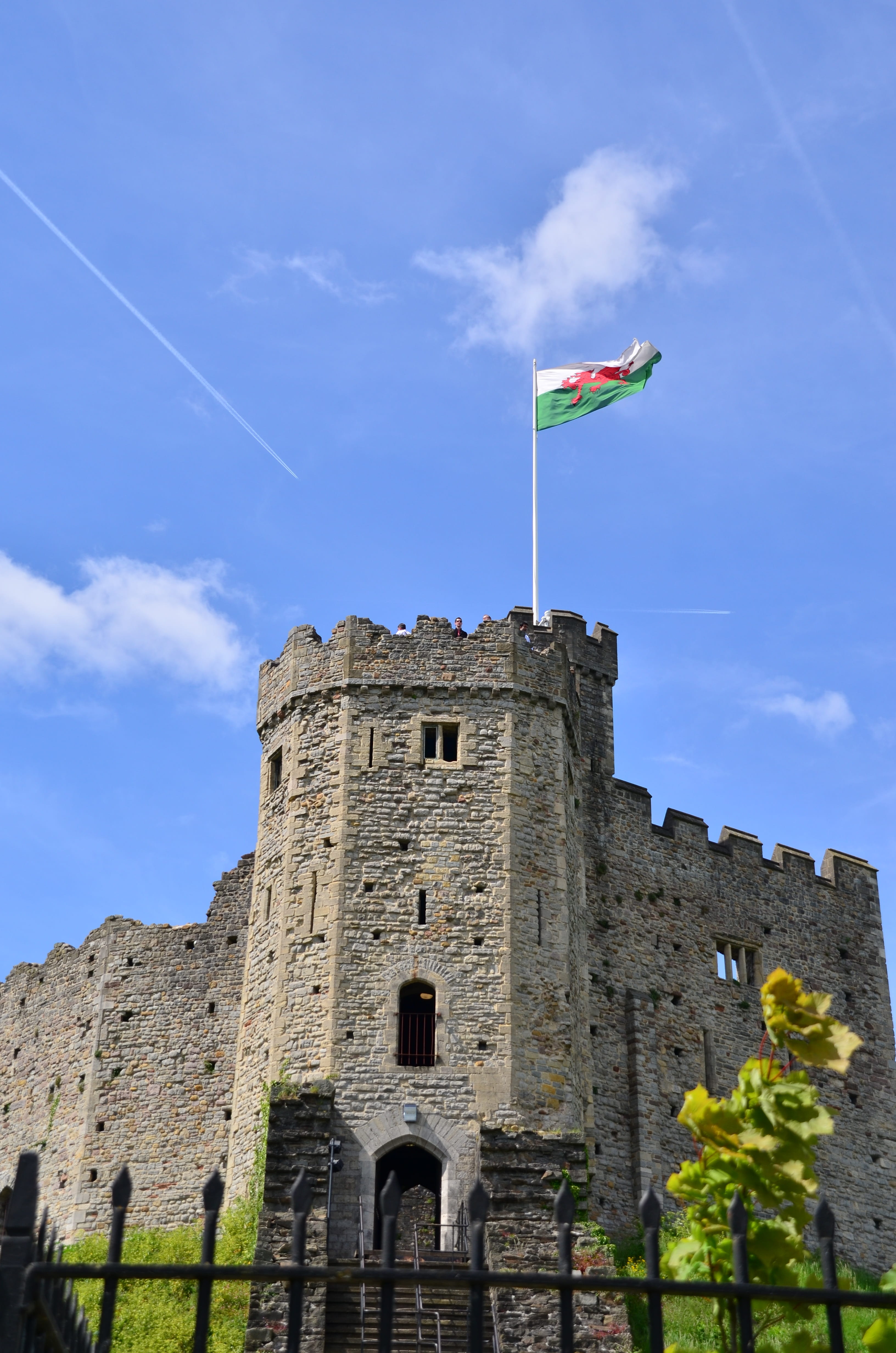 Wales, Medieval, old, built structure, patriotism, the past, historical, stone wall, landmark, tower, building exterior, europe, fortress, vapor trail, Phone HD Wallpaper