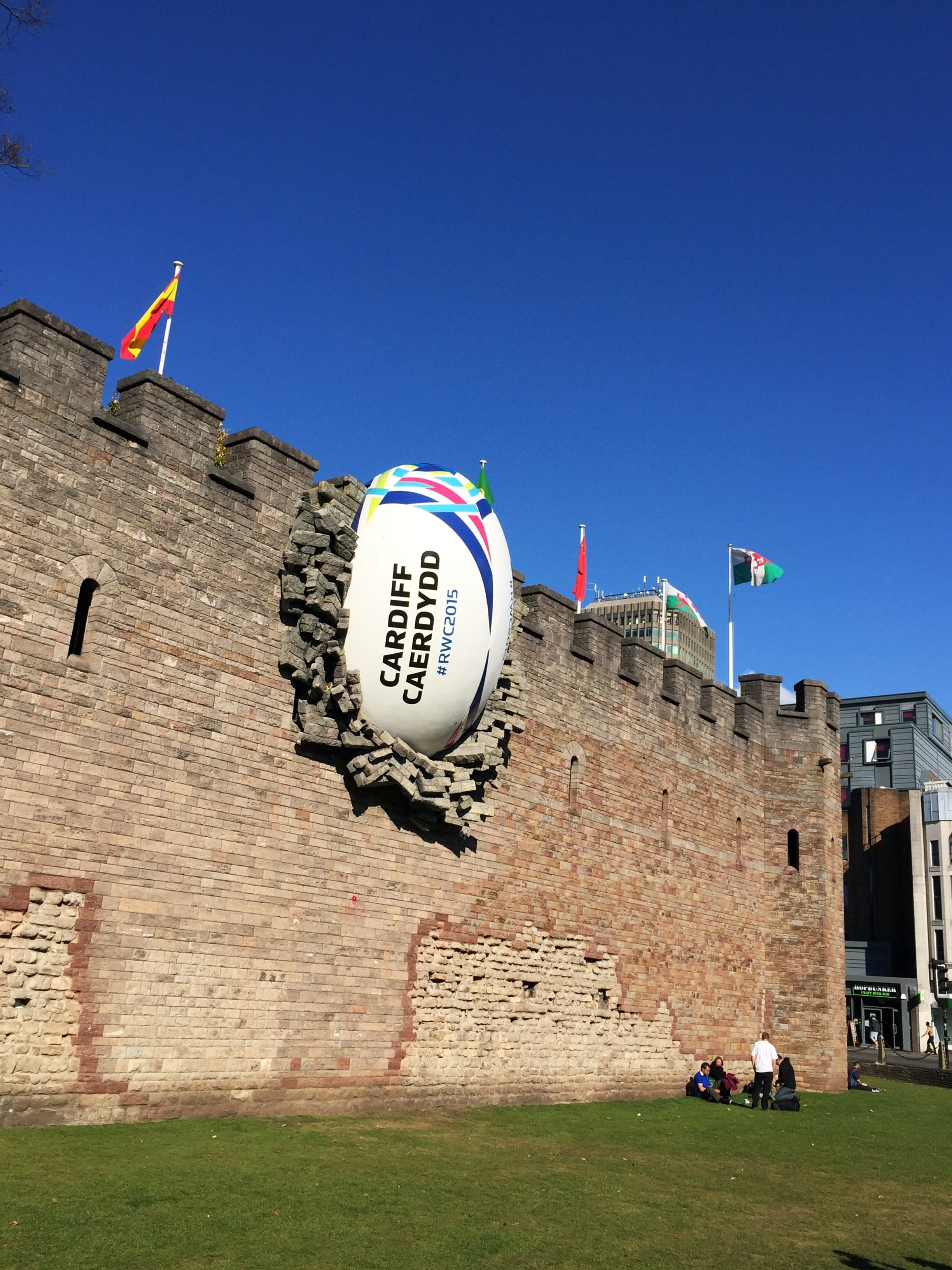 sunlight, the past, flag, caerdydd, outdoors, travel destinations, rugby world cup, day, wall, wales, travel, nature, 2K, clear sky, rugby, united kingdom, Phone HD Wallpaper
