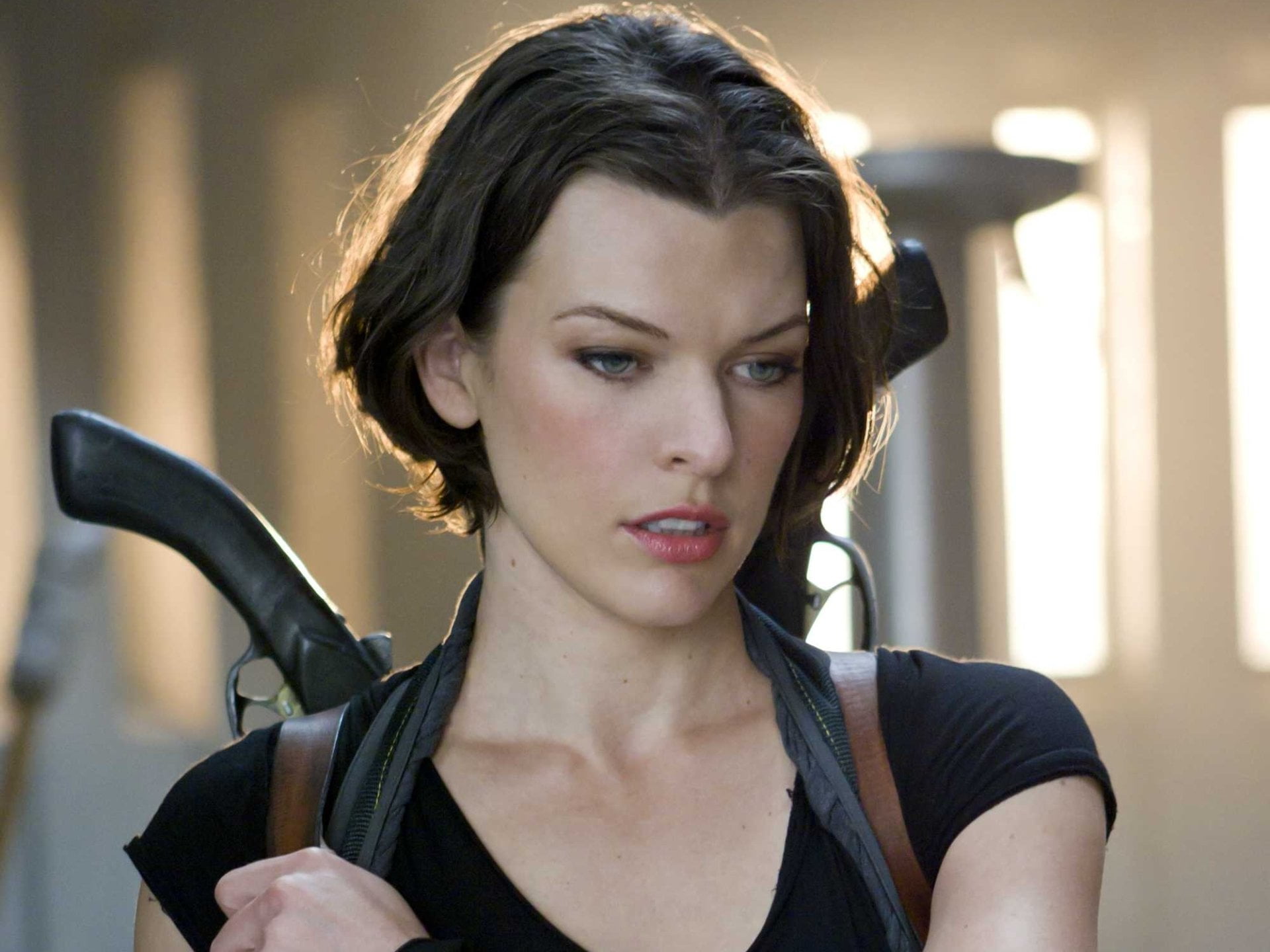 beauty, day, Resident Evil: Afterlife, looking at camera, 1080P, emotion, indoors, portrait, adult, Resident Evil, hairstyle, Milla Jovovich, close-up, HD Wallpaper