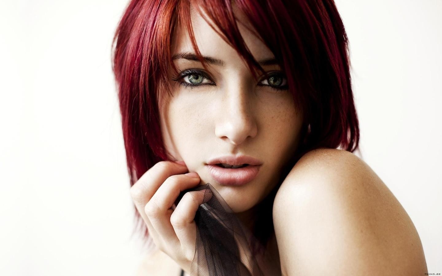 white background, simple background, bare shoulders, face, 720P, Susan Coffey, portrait, women, model, redhead, HD Wallpaper