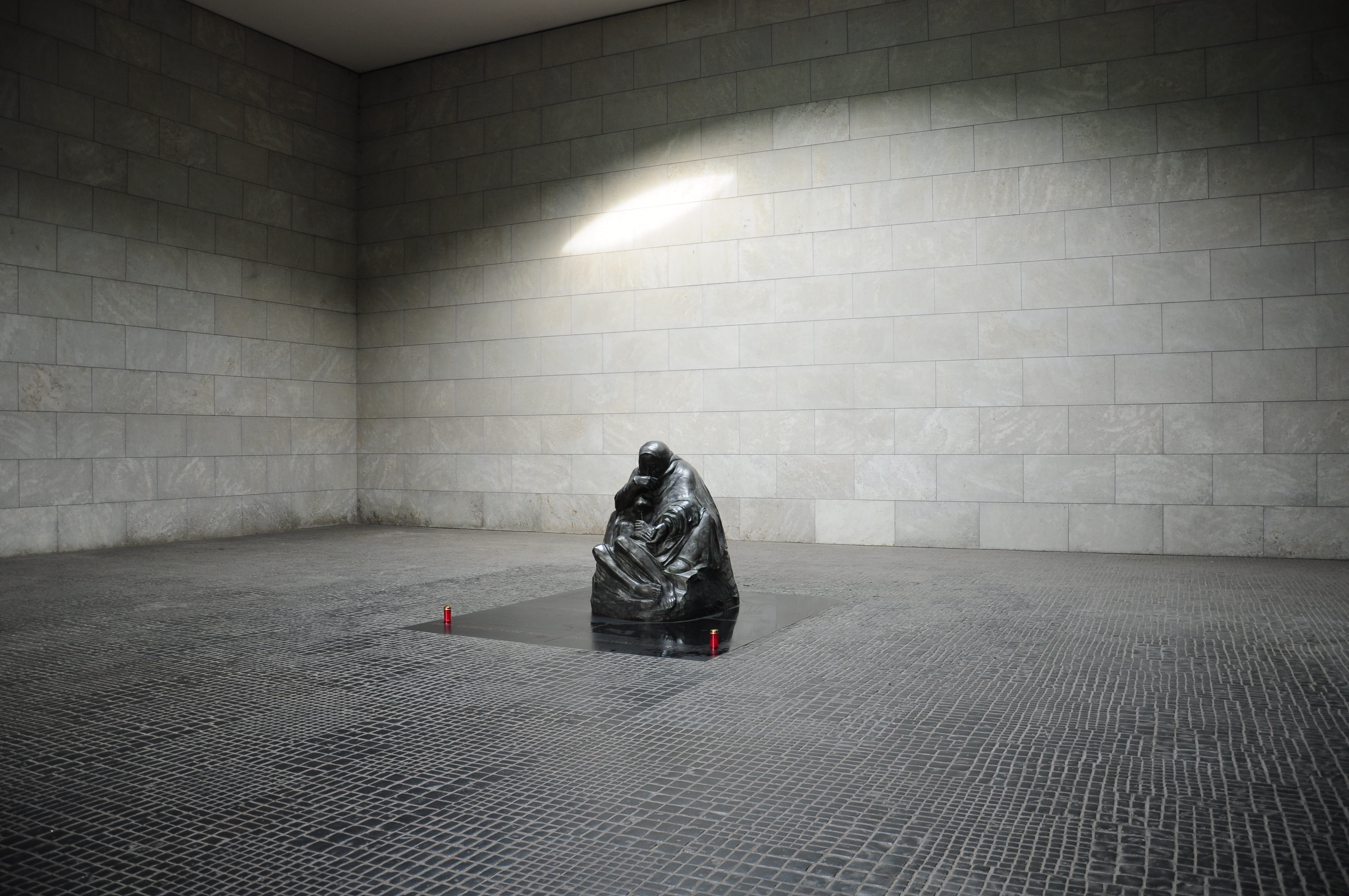 hood, real people, black and white, one person, illuminated, rear view, architecture, social issues, flooring, wall - building feature, neue wache, innocence, HD Wallpaper