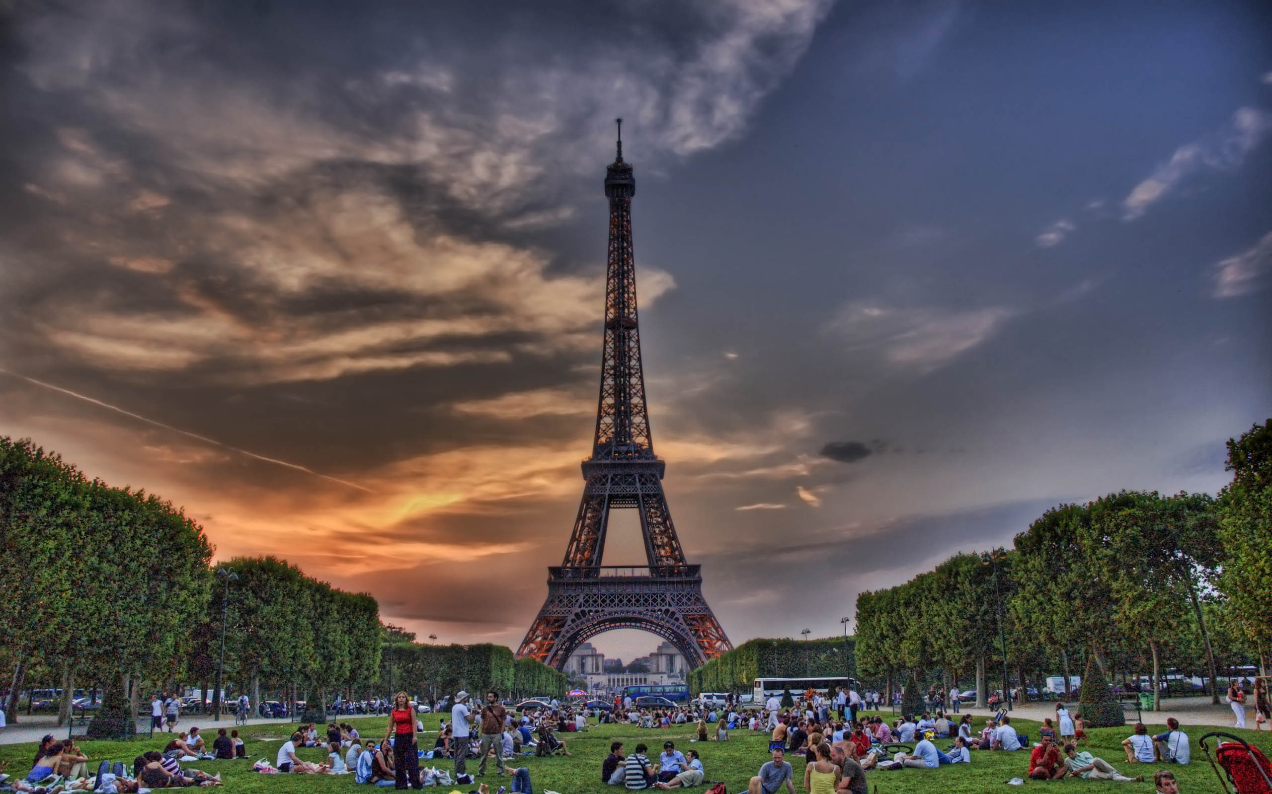 history, HDR, sky, city, iron - metal, plant, Paris, 2K, built structure, cityscape, France, real people, travel destinations, crowd, the past, outdoors, HD Wallpaper