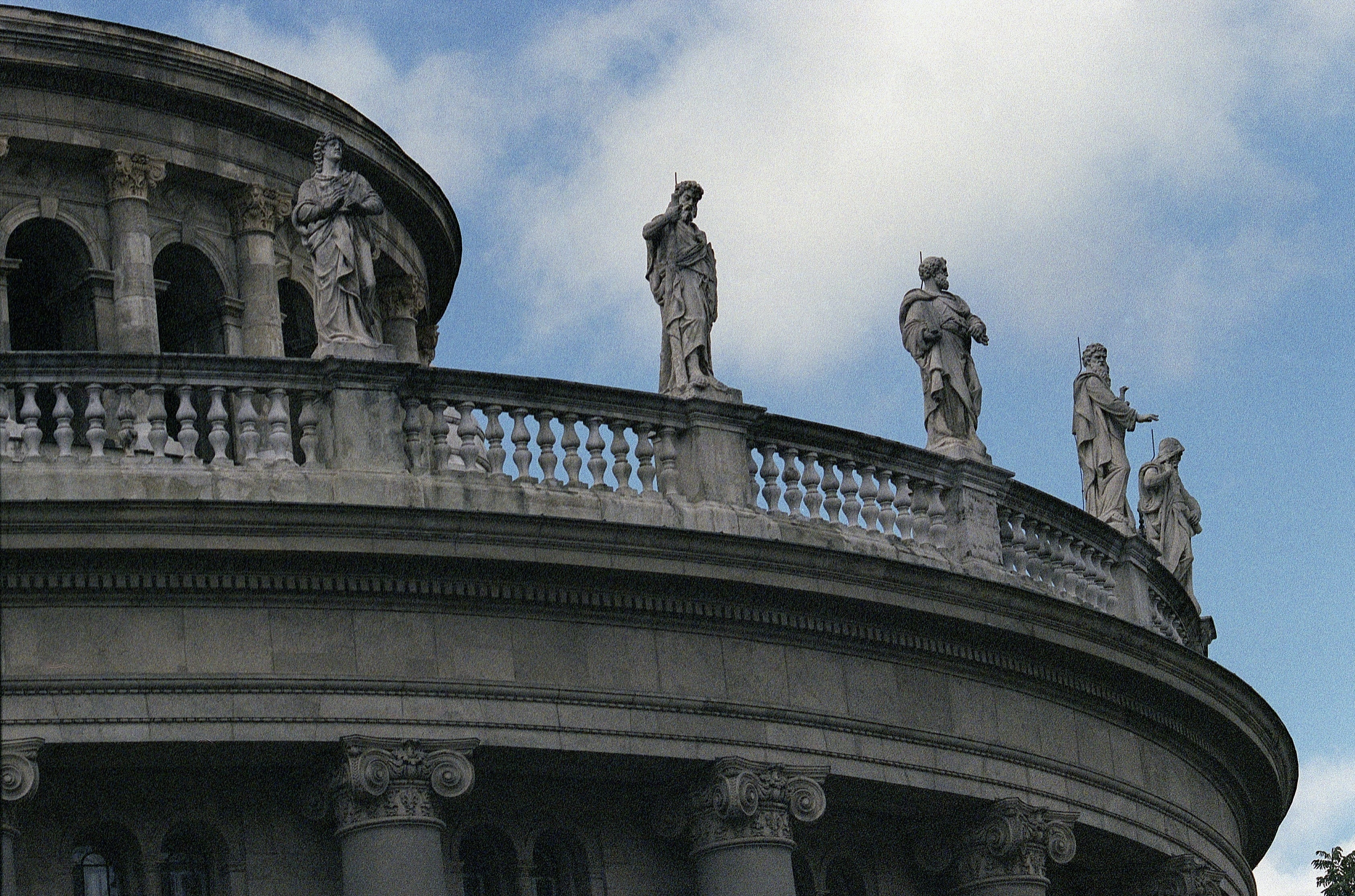 saints, the past, travel destinations, old, architecture, arch, famous, christian, building, no people, government, male likeness, monument, travel, low angle view, HD Wallpaper